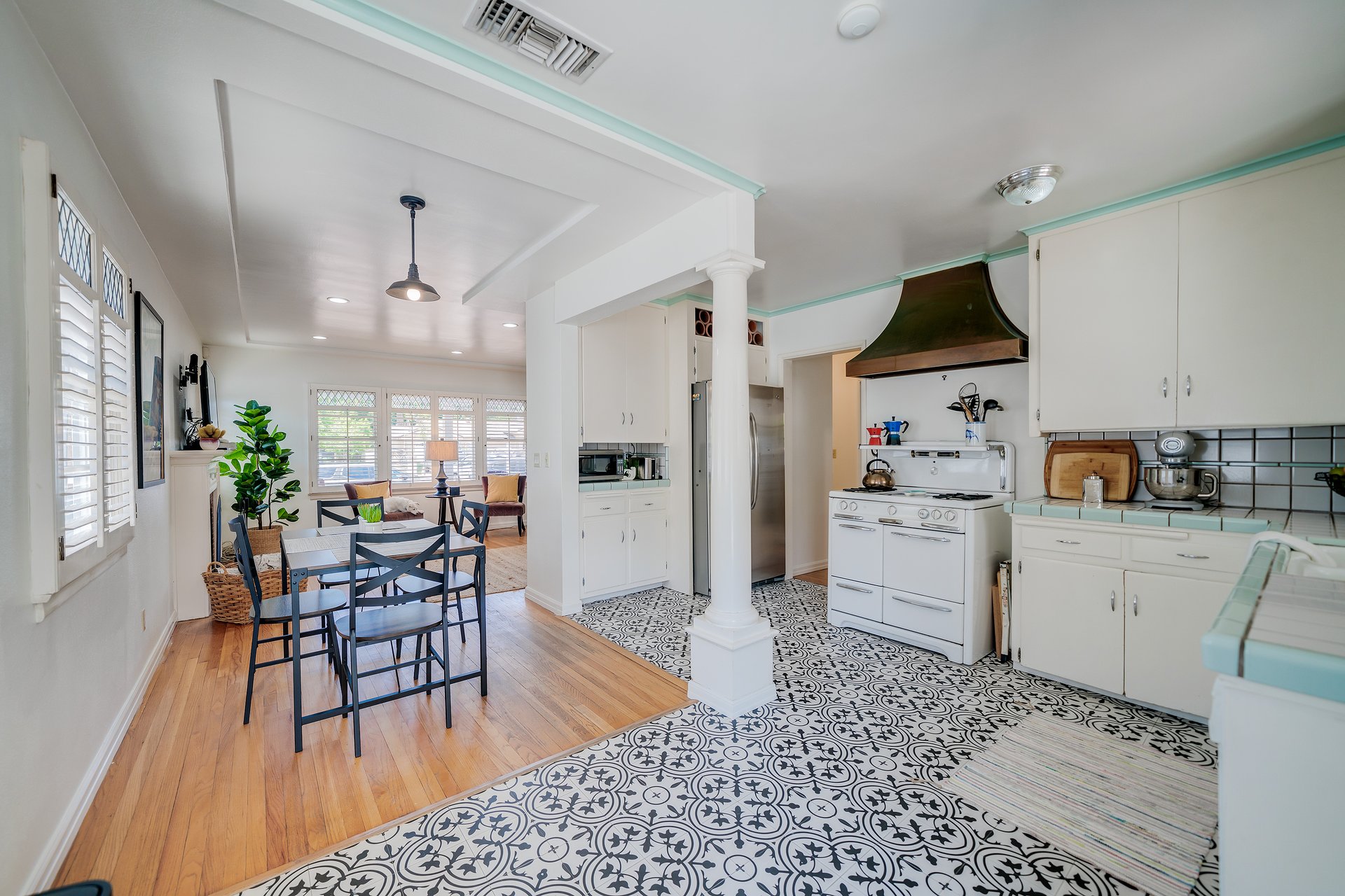 5532 Greenbush Ave.