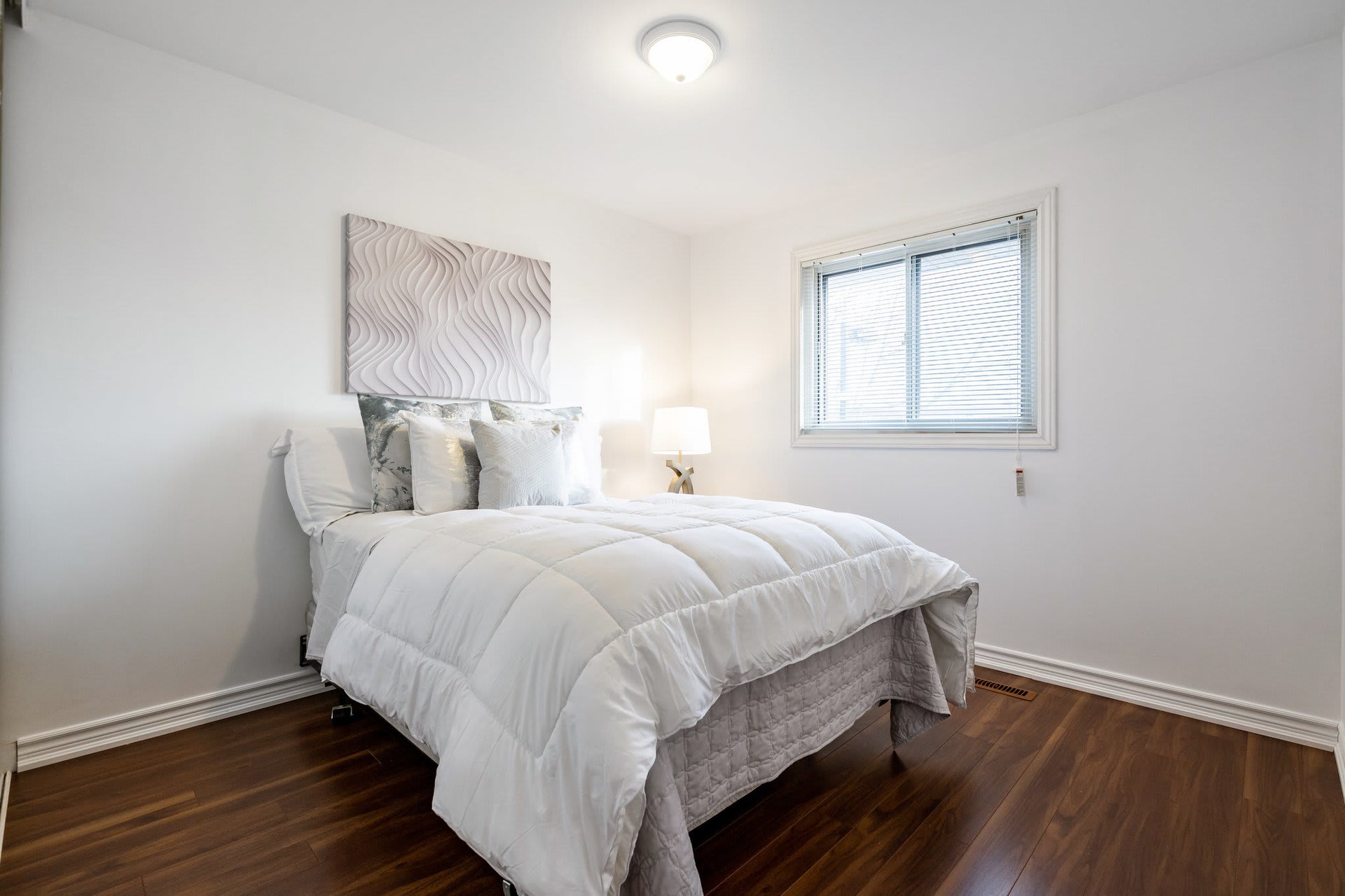 100 - 2779 Gananoque Dr 