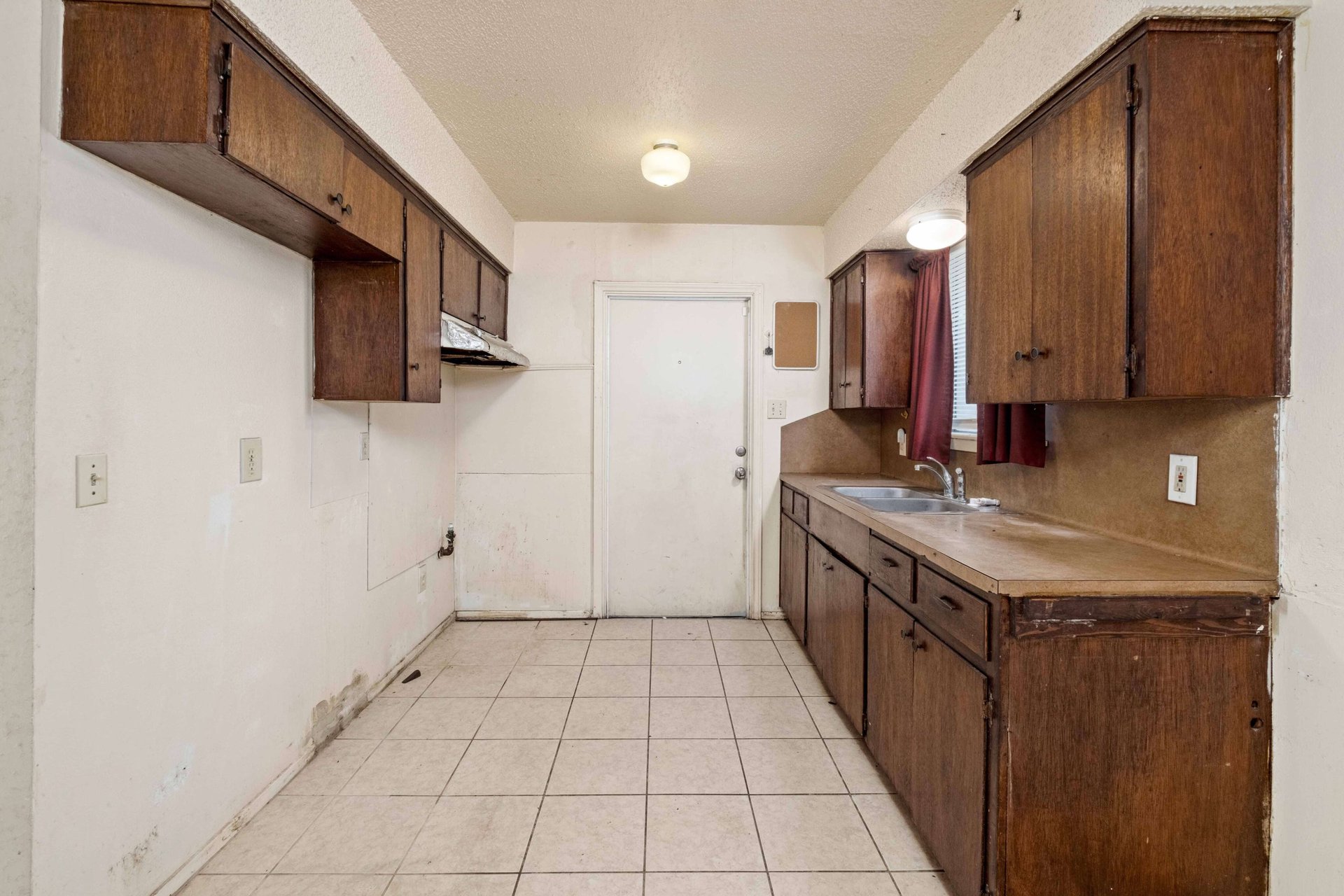 4742 Suburban Dr