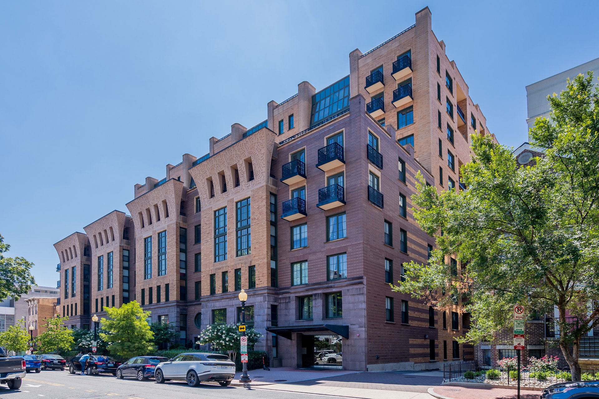 910 M St NW #1008