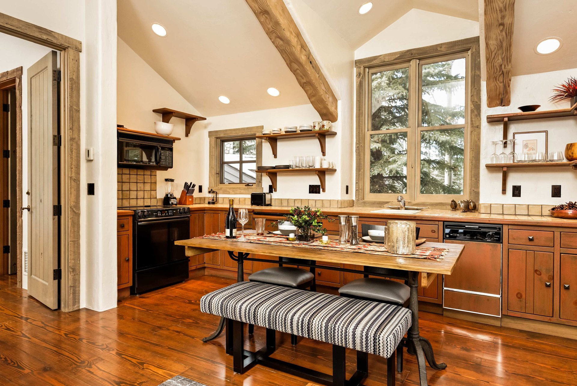 Peaceful One-Bedroom Guest House in Aspen!