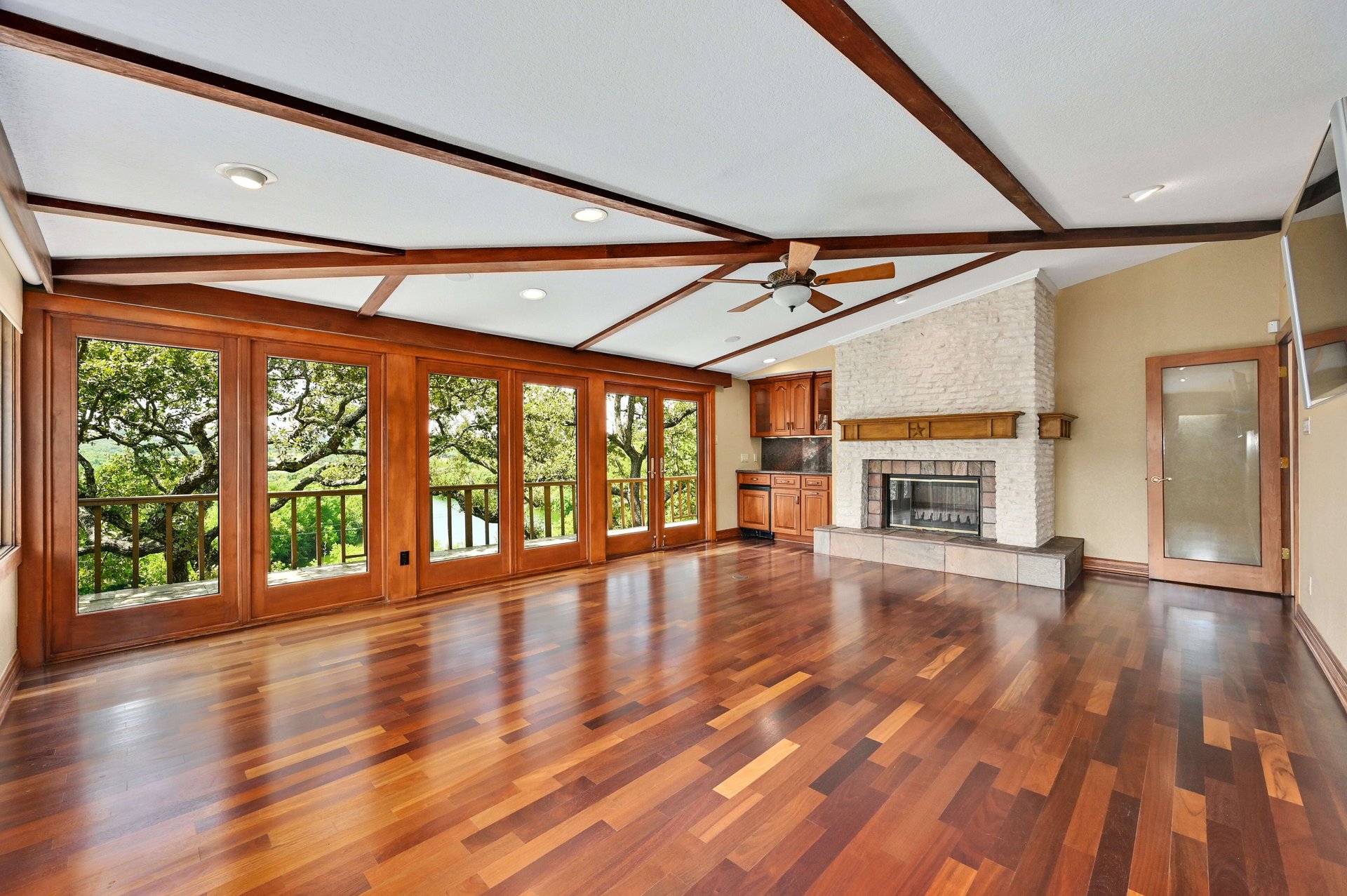 5711 Sam Houston Cir
