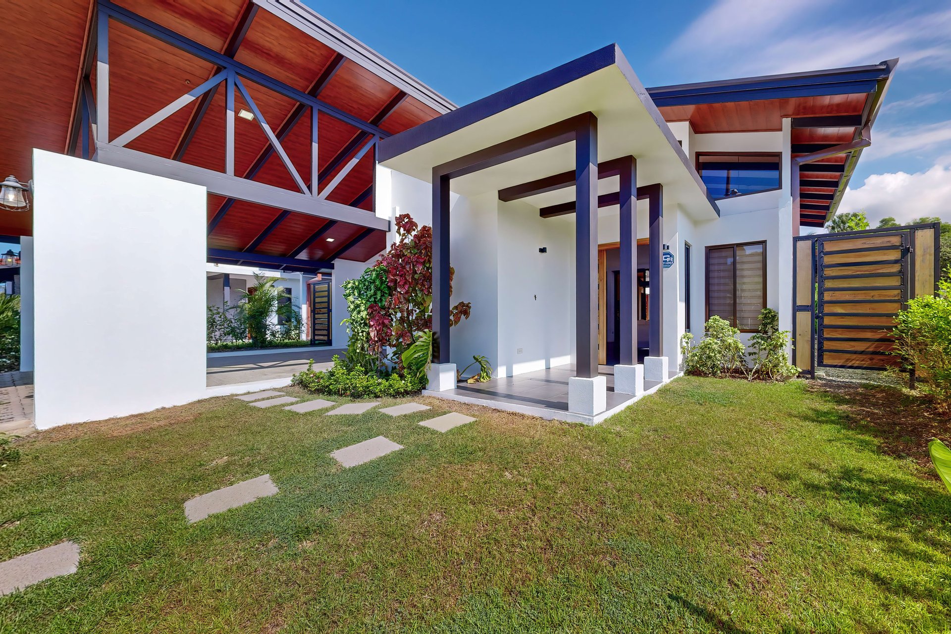 Modern Construction 3 Beds, 2,5 Baths Home.  Best Deal in Uvita! 