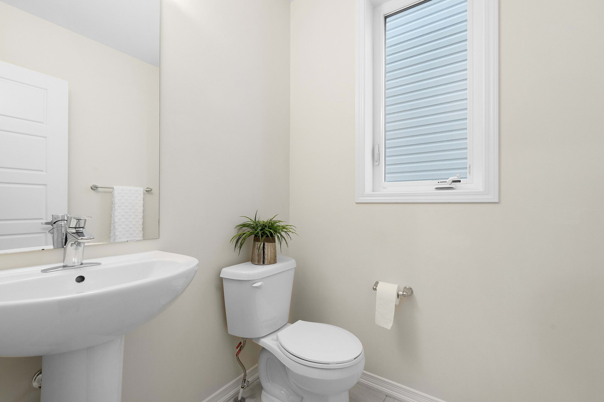 63 Esther Cres