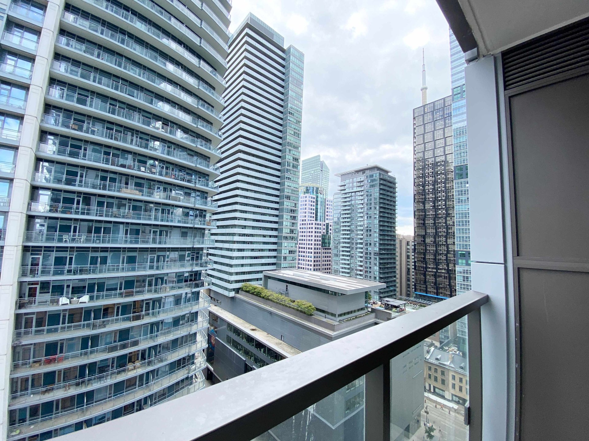 8 Widmer St Unit: 2005