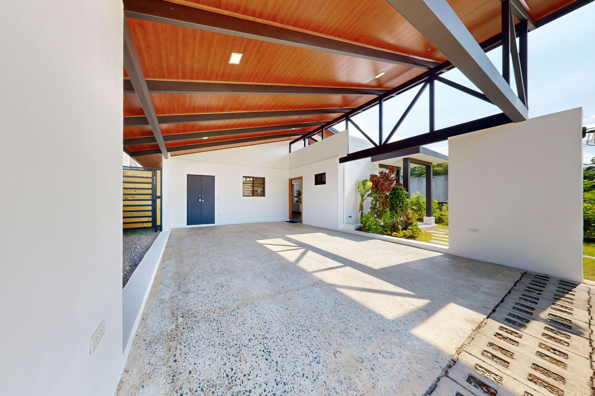 Modern Construction 3 Beds, 2,5 Baths Home.  Best Deal in Uvita! 
