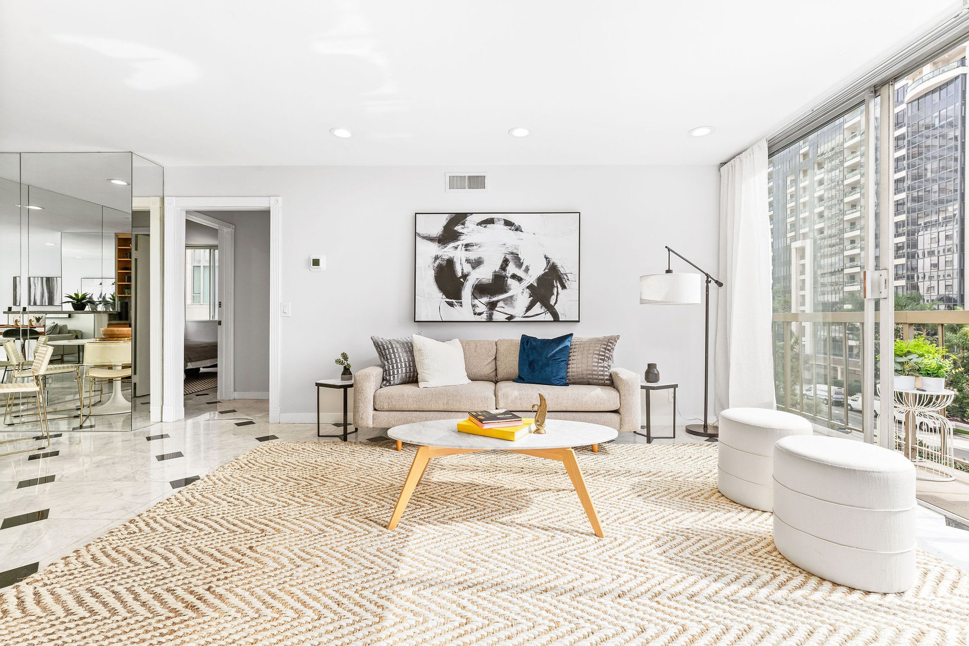 Wilshire Selby East #602, Wilshire Corridor