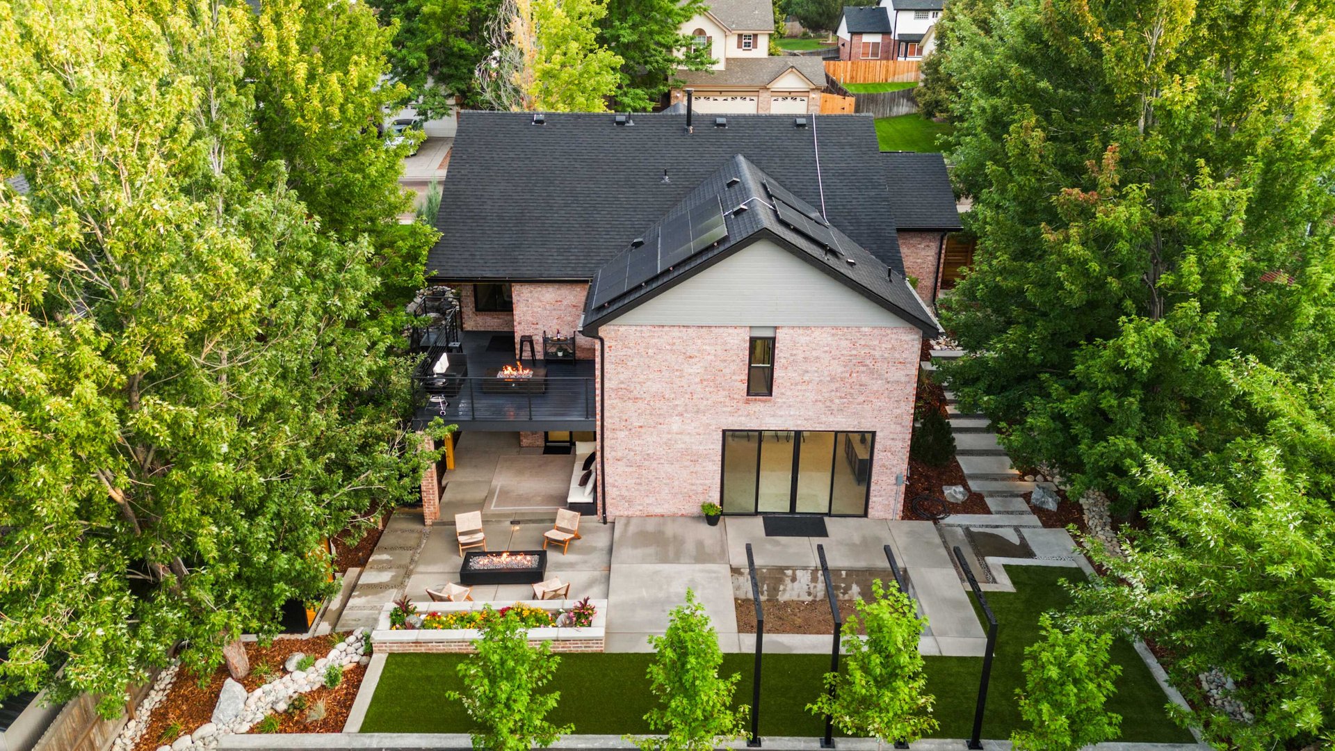 1916 Lake Dr.