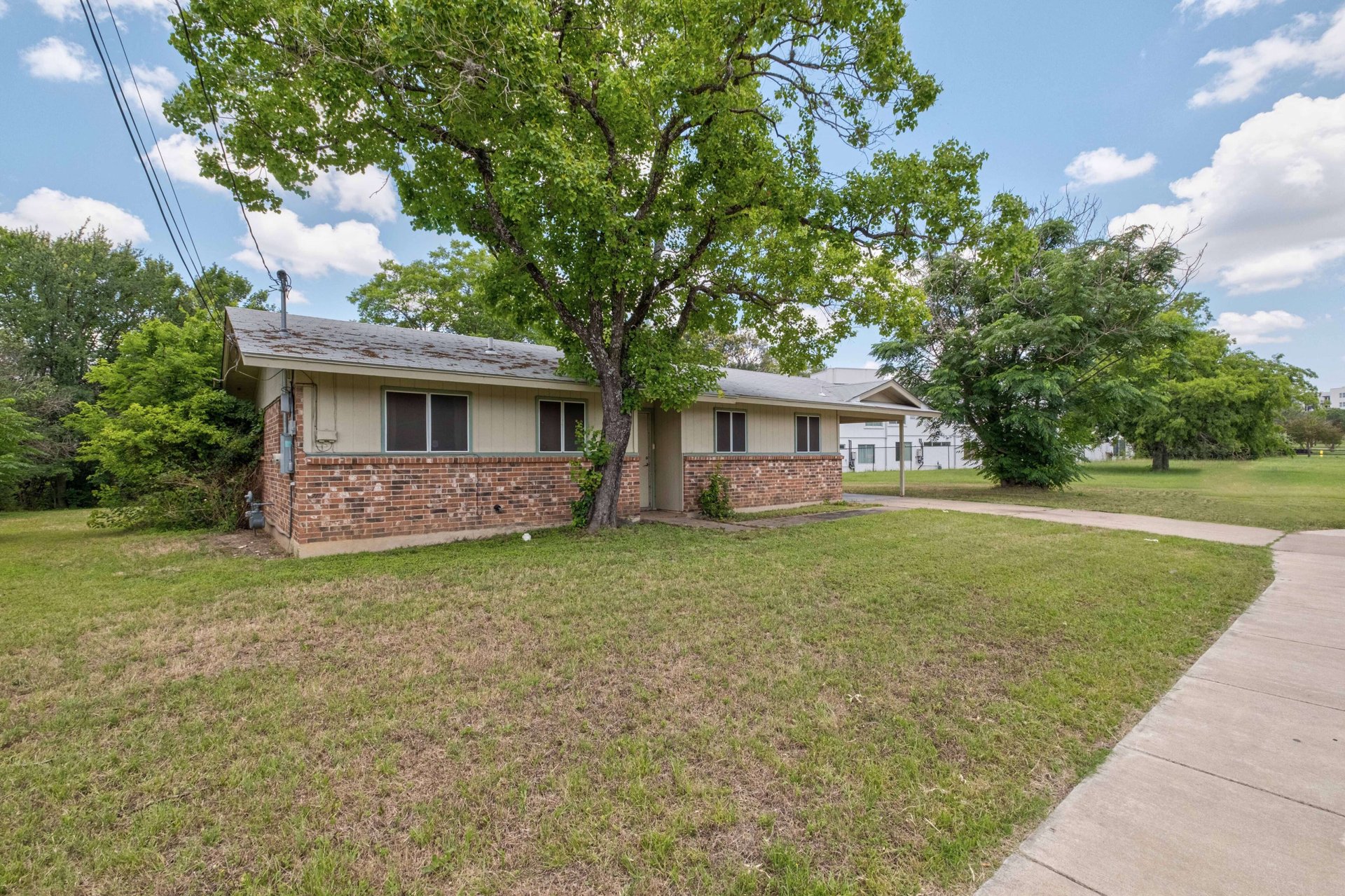 4742 Suburban Dr