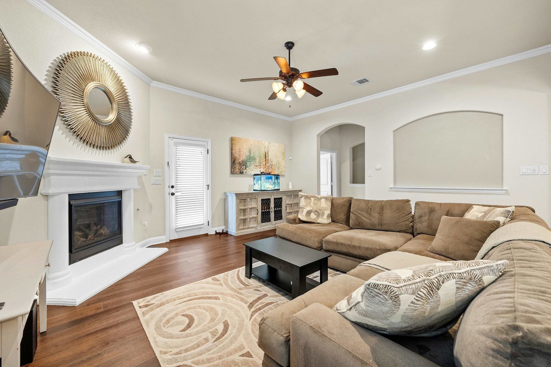 Beautifully Appointed Single-Story in Oak Creek: Modern Floors and Screened-In Patio Overlooking Green Space w/ NO Backyard Neighbor!