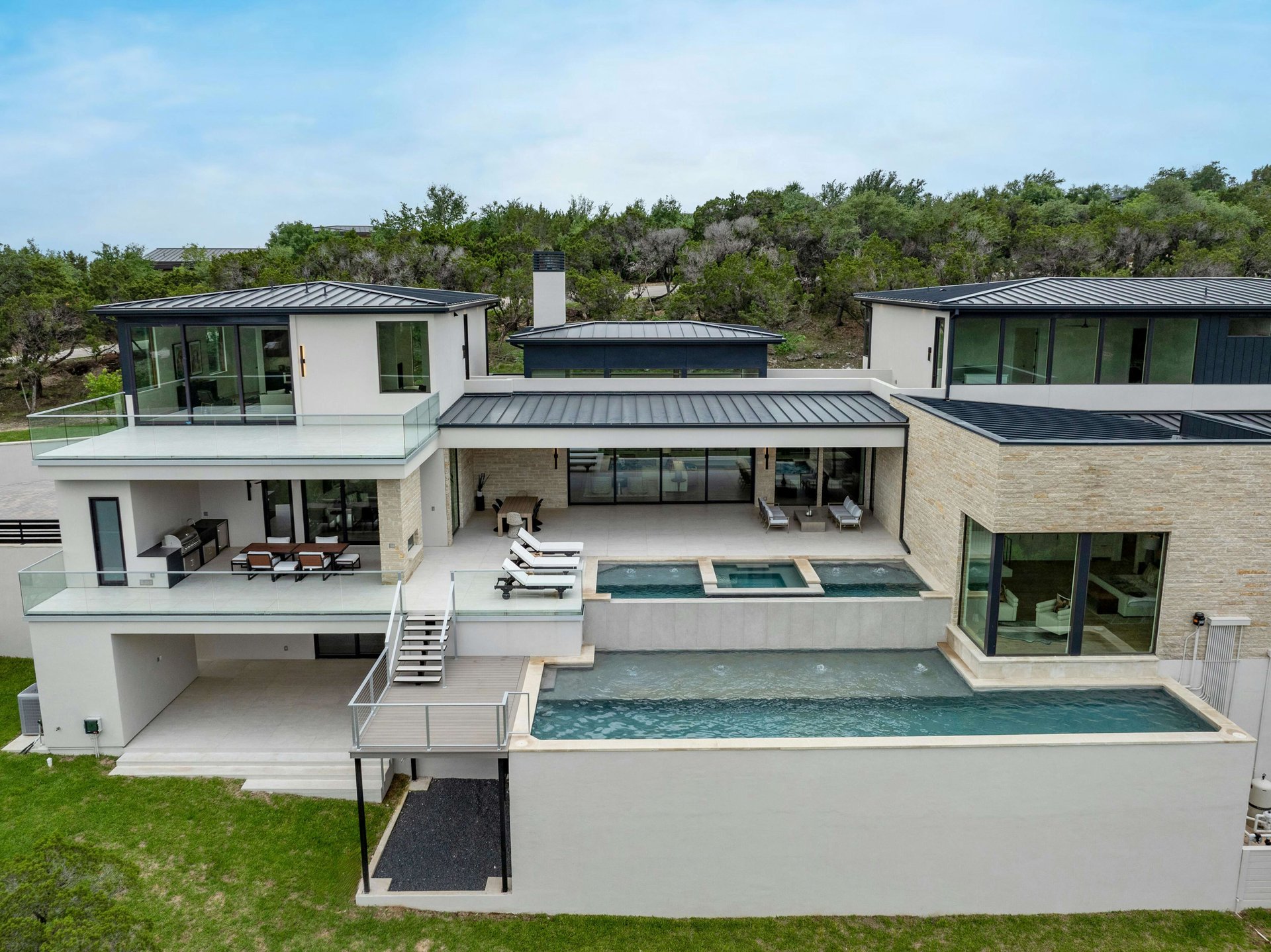 2 Valbella Drive