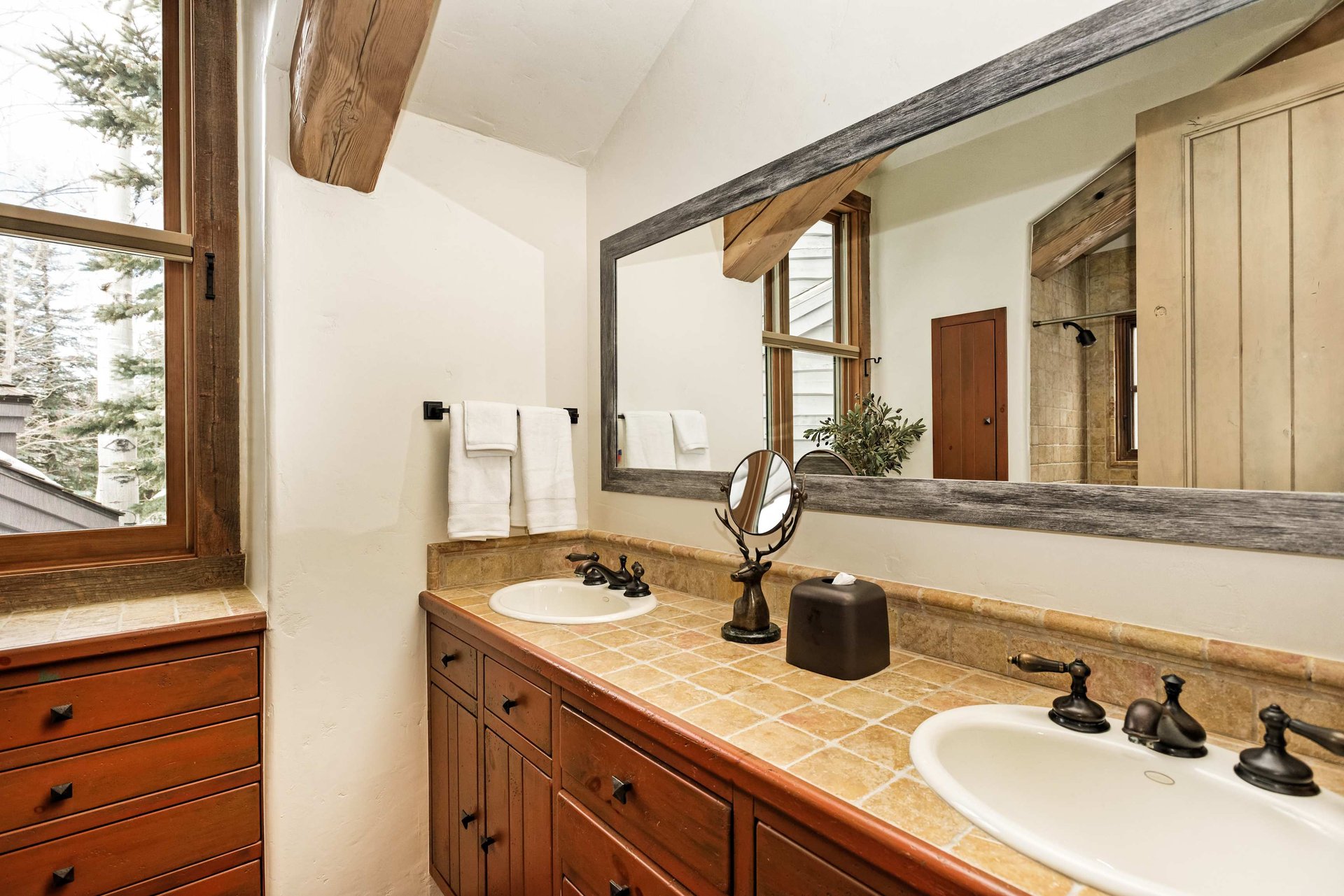 Peaceful One-Bedroom Guest House in Aspen!