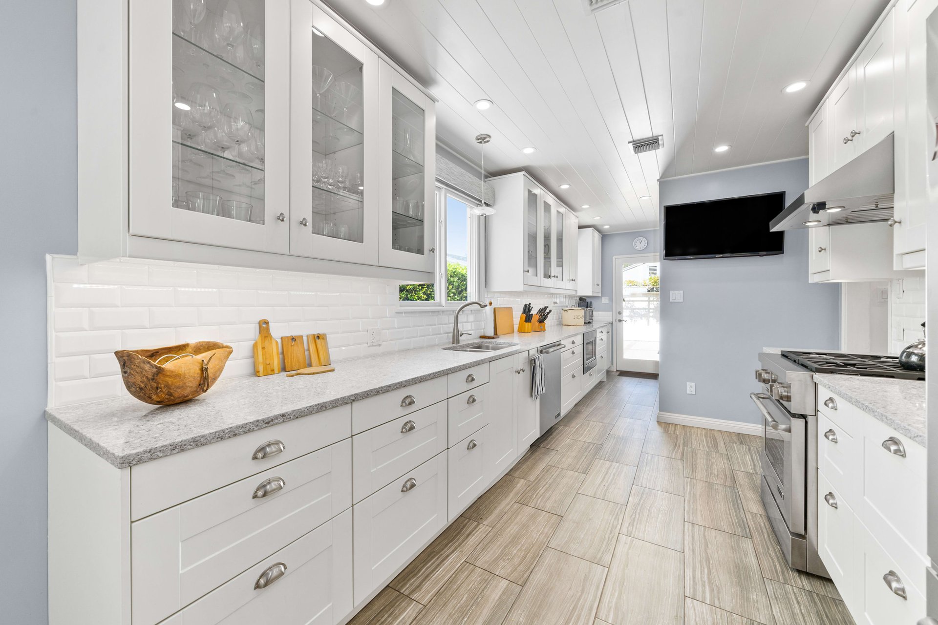 11157 Sarah St, Toluca Lake