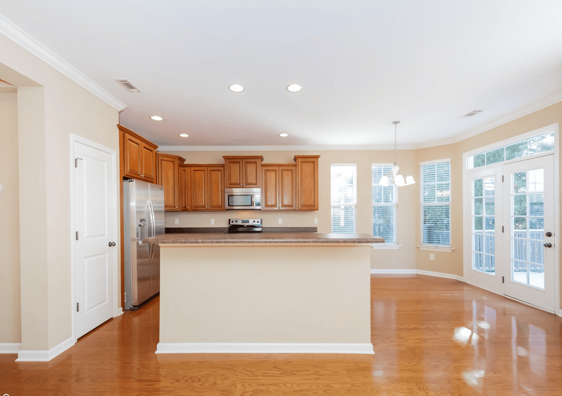 2450 Ancient Oak Ln