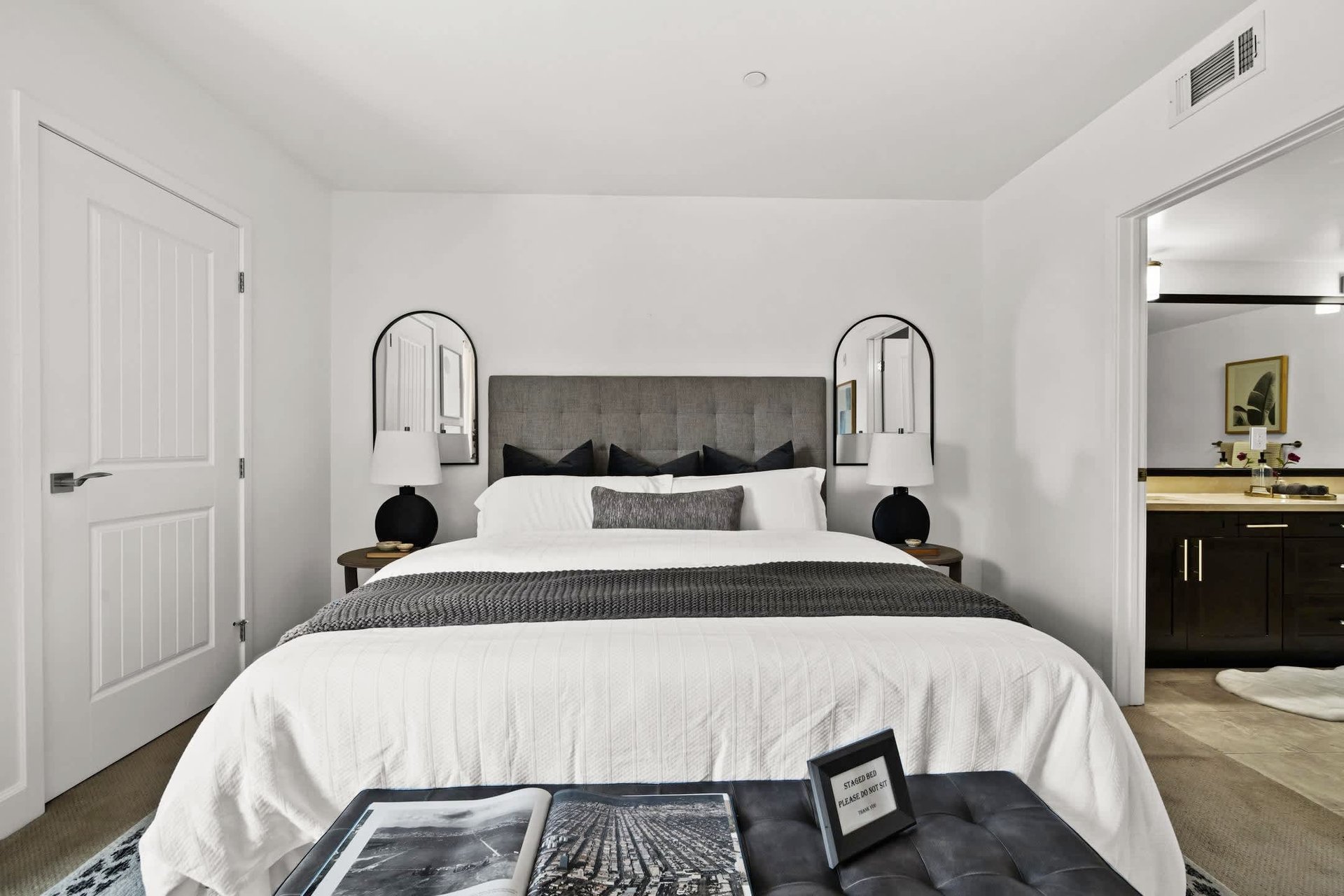 Stylish Turnkey Unit in Prime Miracle Mile