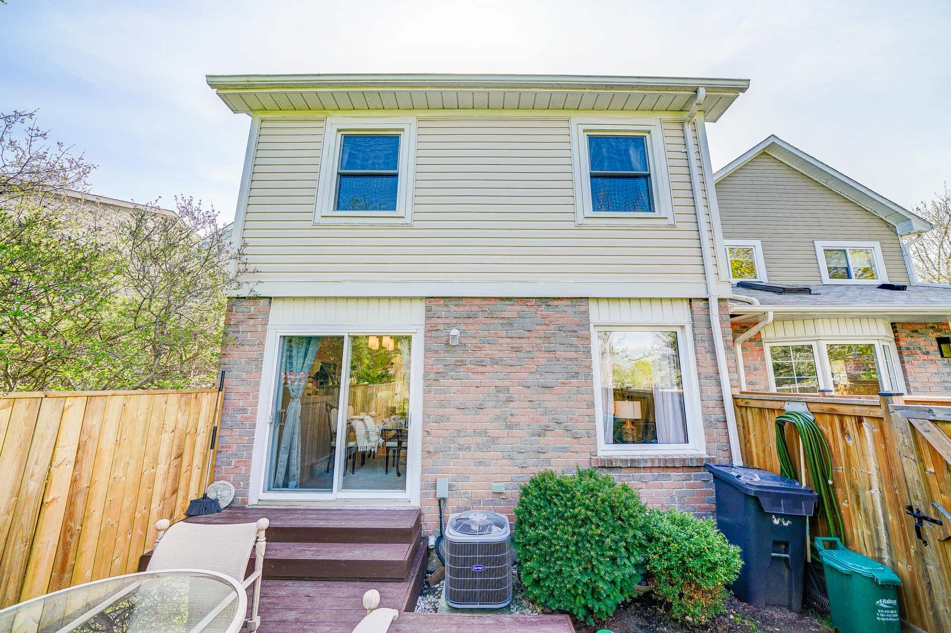 1087 Runnymead Cres