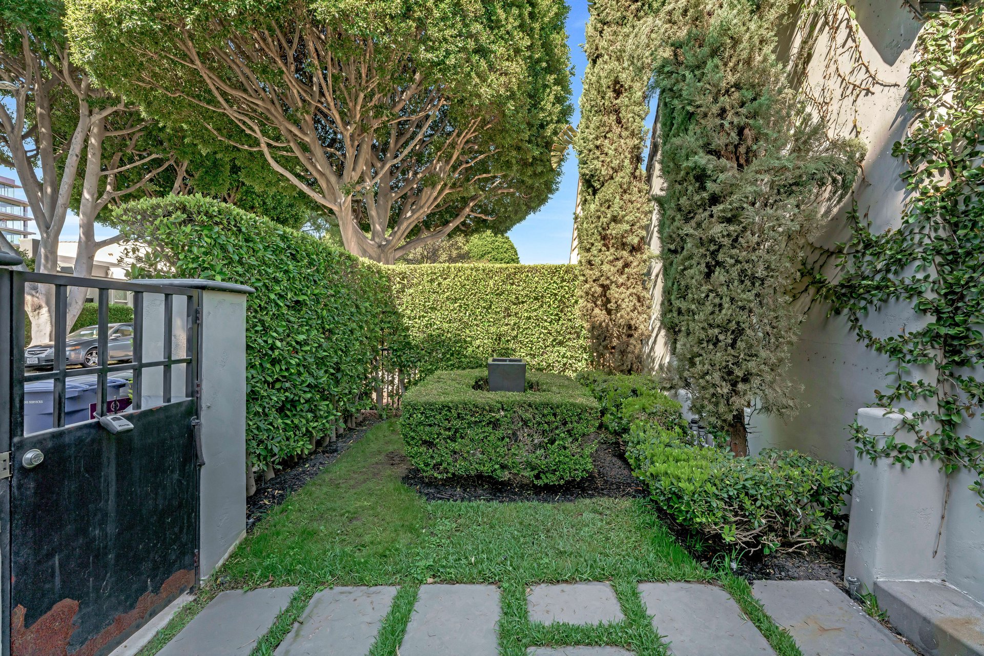8825 Ashcroft Ave, West Hollywood