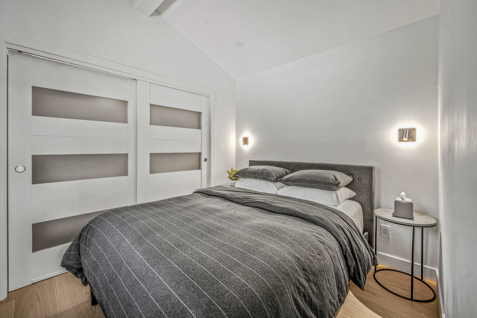 Grey Goose - Charming Downtown Carmel Cottage