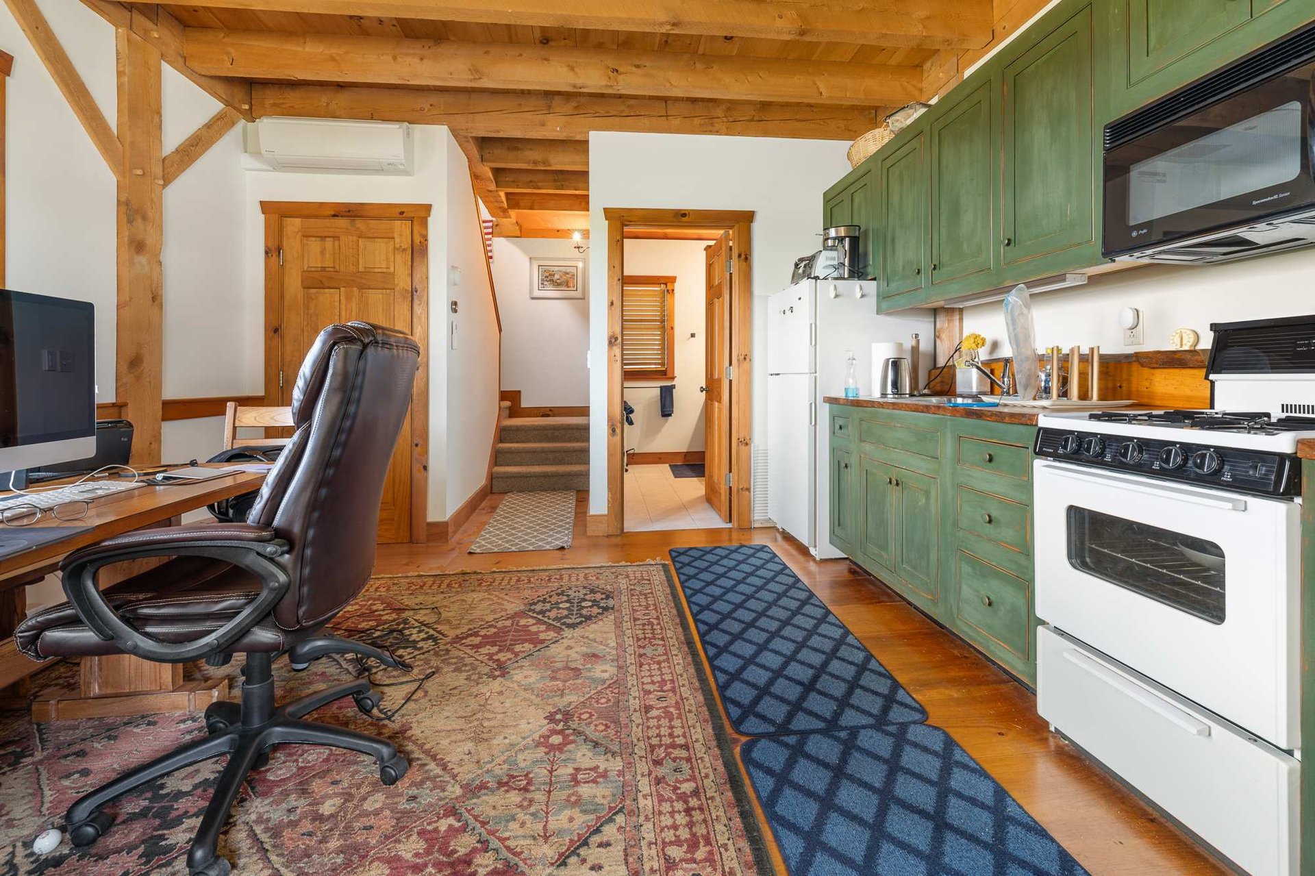 Exclusive Mountain Log Home - Monthly Rental Avail.