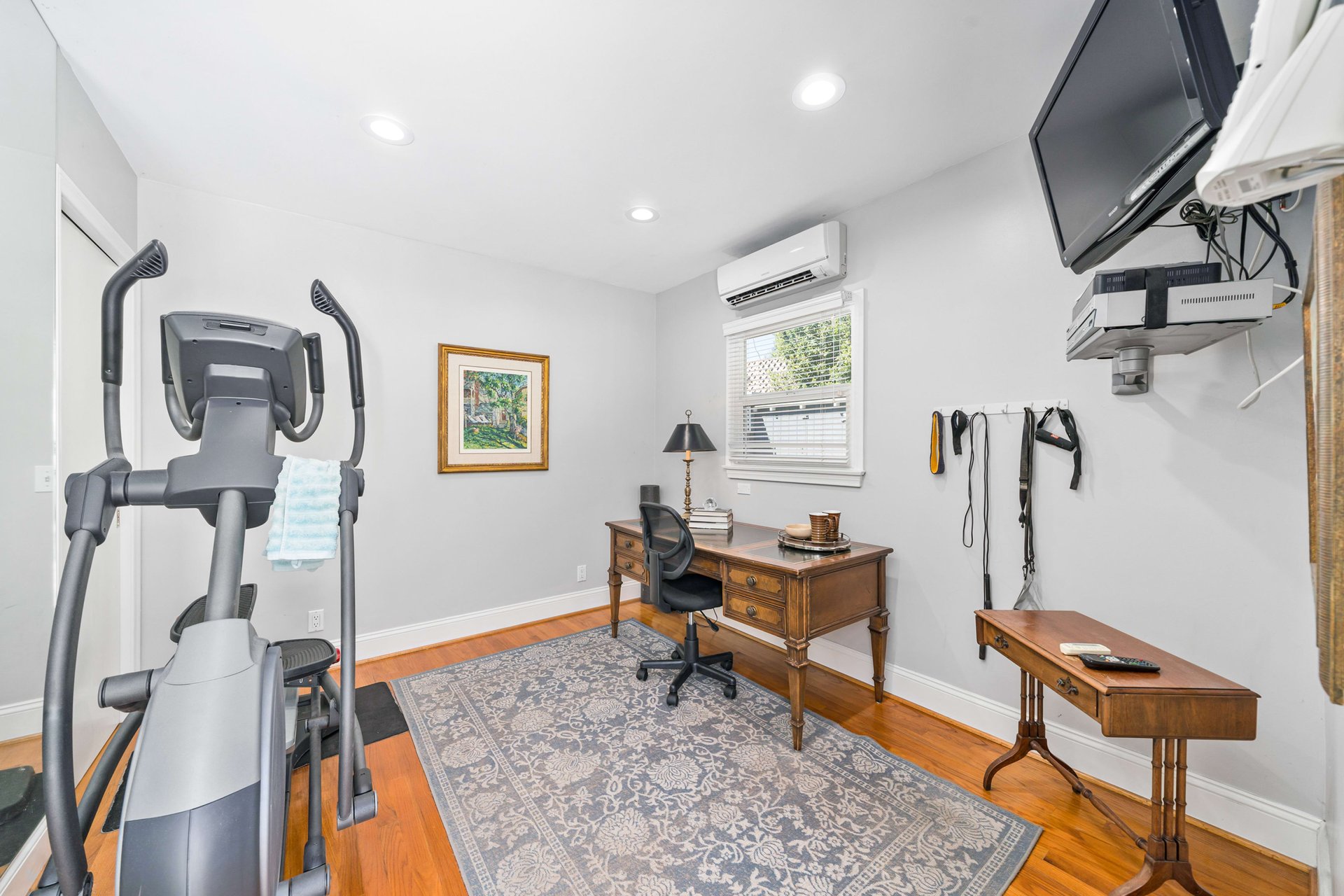 11157 Sarah St, Toluca Lake