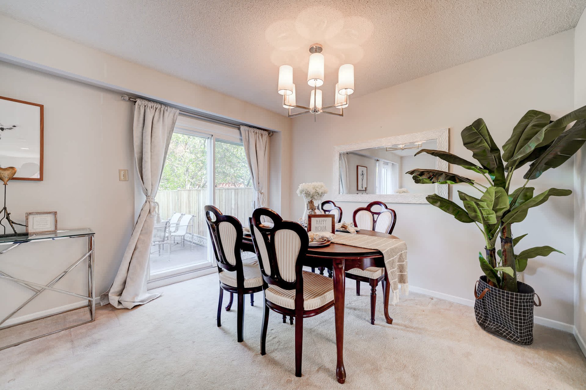 1087 Runnymead Cres