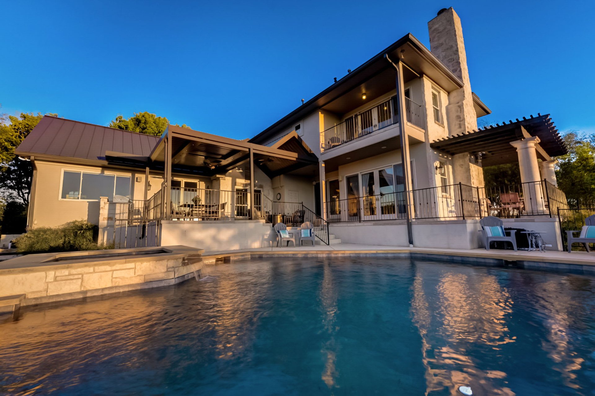 Hill Country Paradise: Luxurious 4/3 Home with Heated Pool/Spa and Spectacular Sunset Views in River Place!