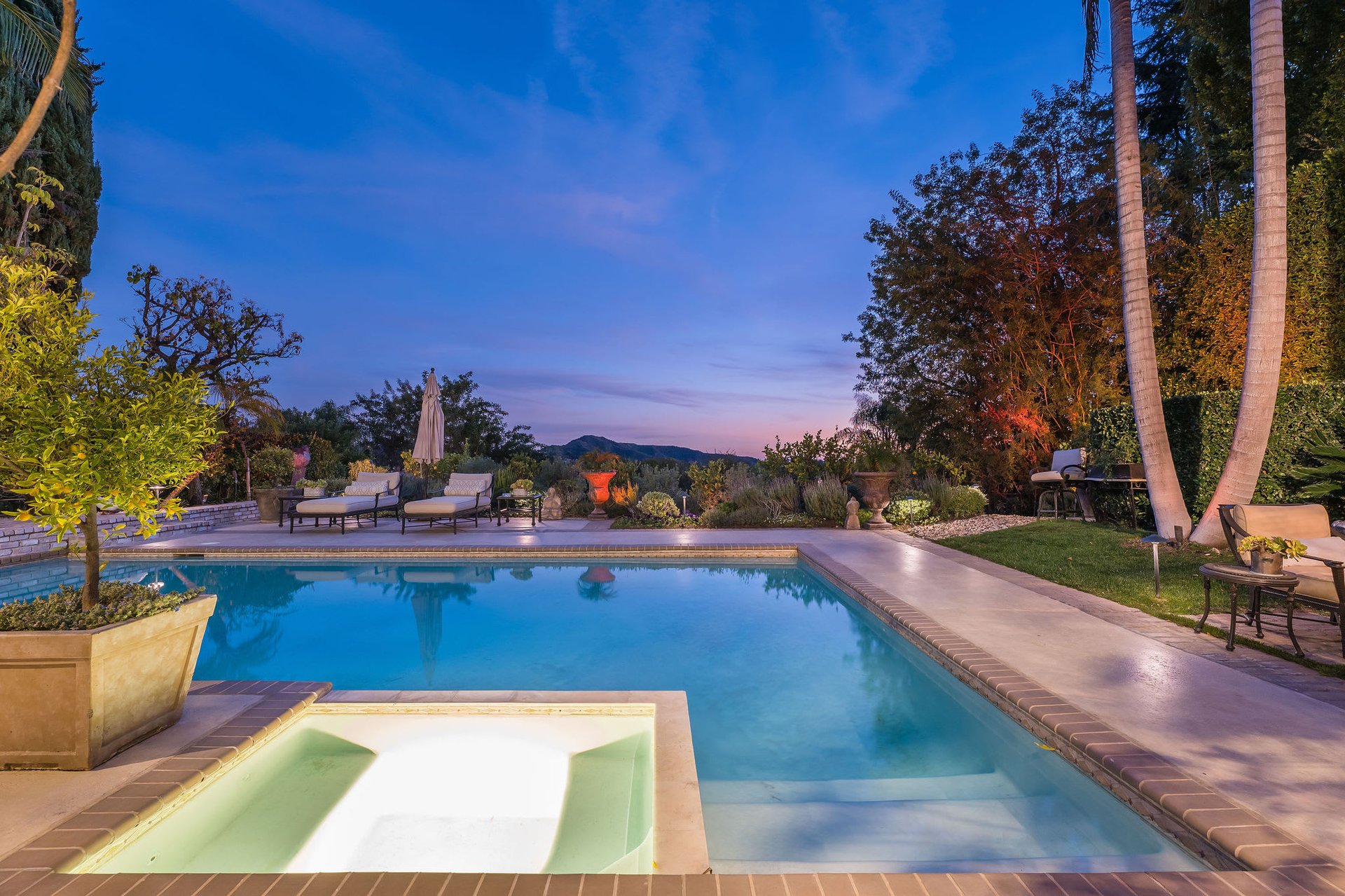 3075 DEEP CANYON DR
