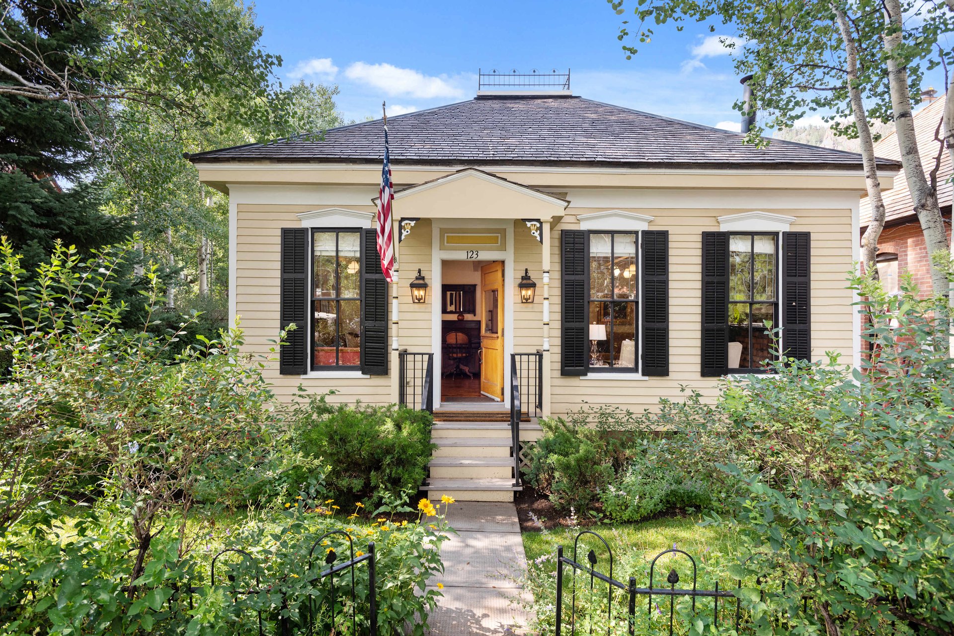 Prestigious West End Neighborhood in Aspen 