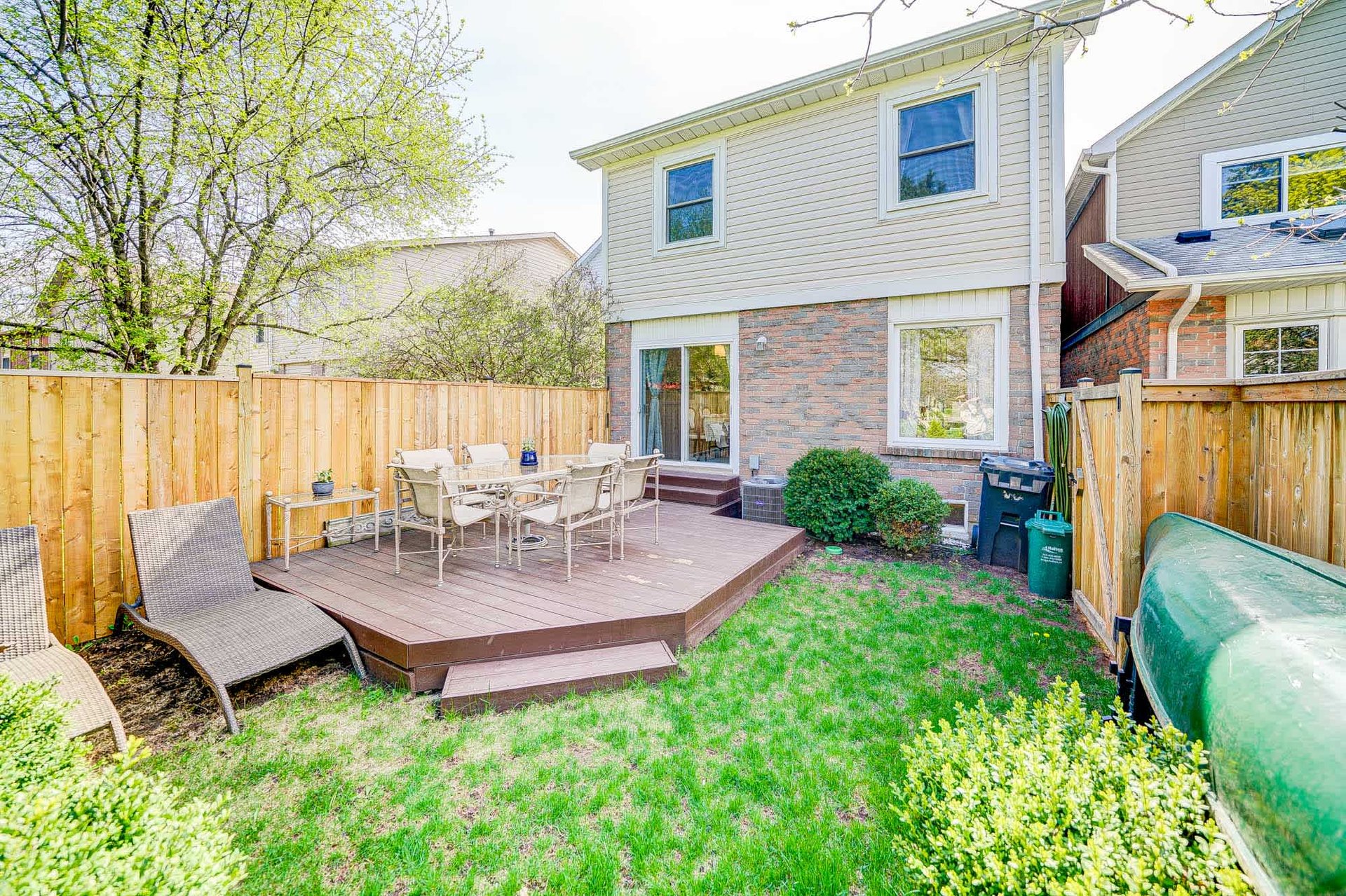 1087 Runnymead Cres