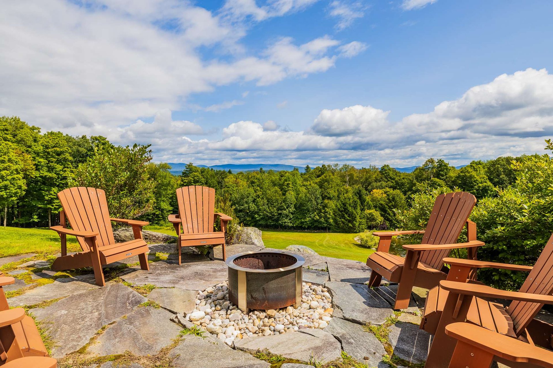 Exclusive Mountain Log Home - Monthly Rental Avail.