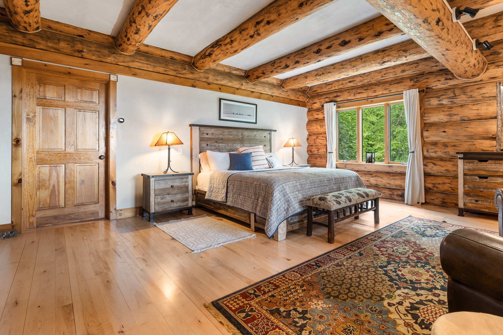Exclusive Mountain Log Home - Monthly Rental Avail.