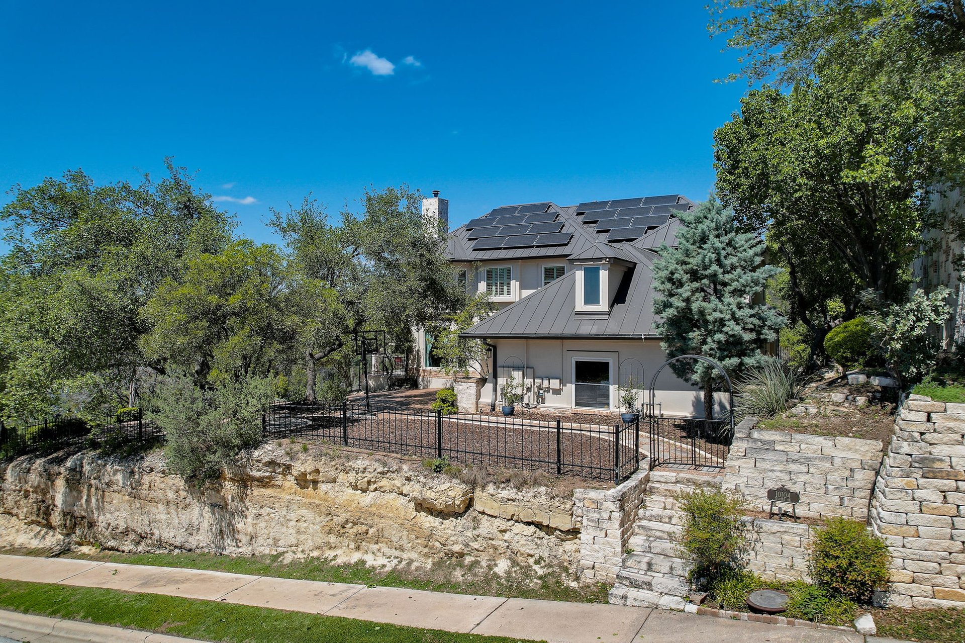 Hill Country Paradise: Luxurious 4/3 Home with Heated Pool/Spa and Spectacular Sunset Views in River Place!