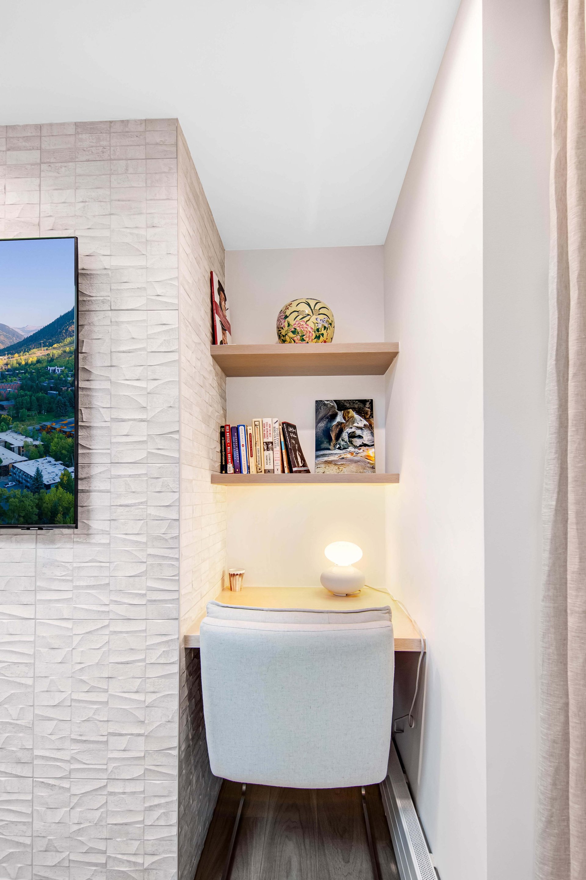 Top-Floor Unit with Views of Aspen Mountain