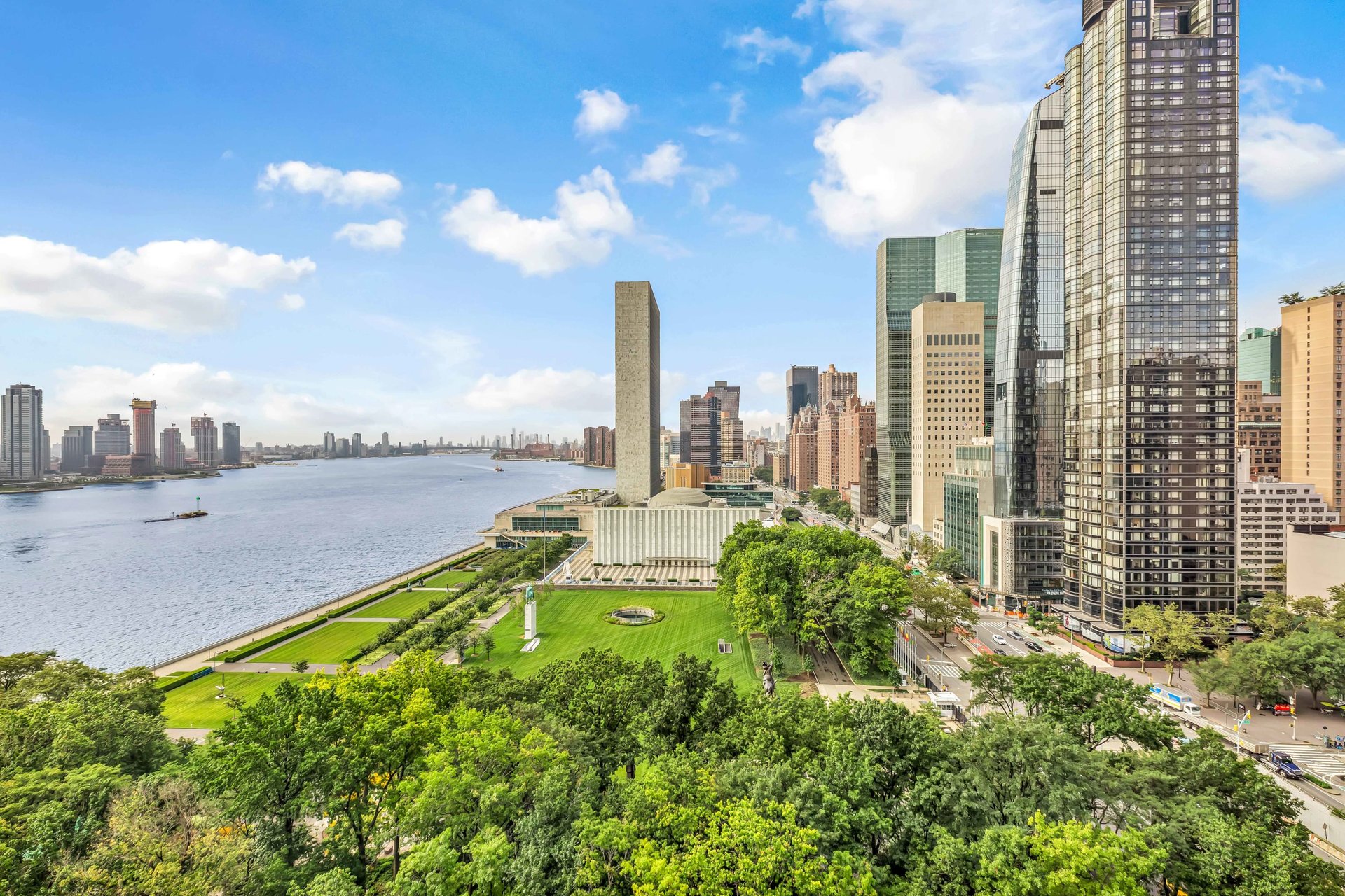 860 United Nations Plaza, 18A