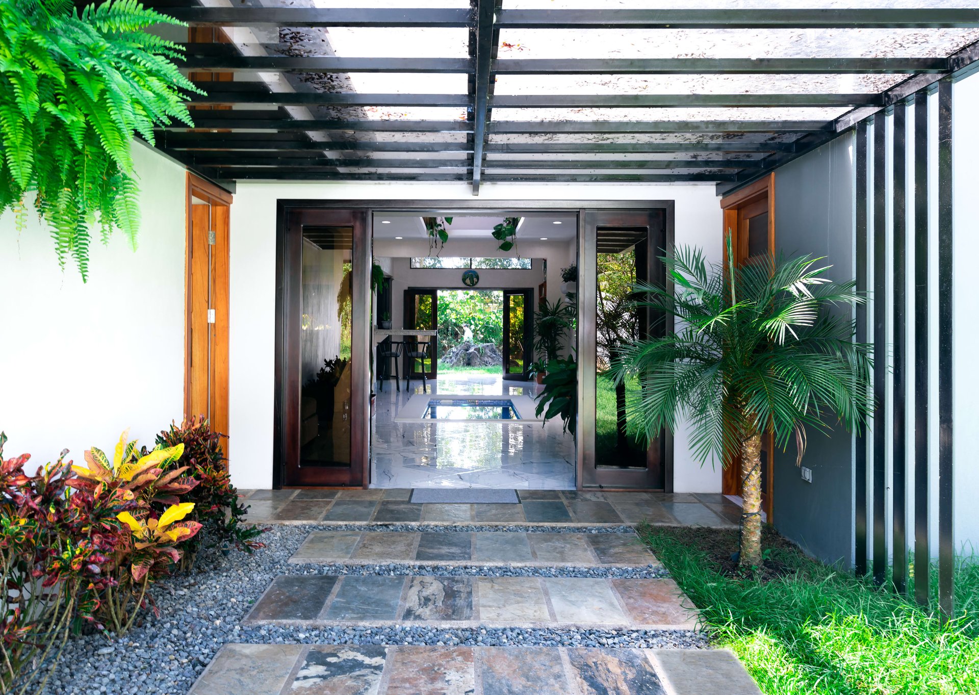 BRAND NEW 3-bedroom home, 5 minutes to Dominical Beach.