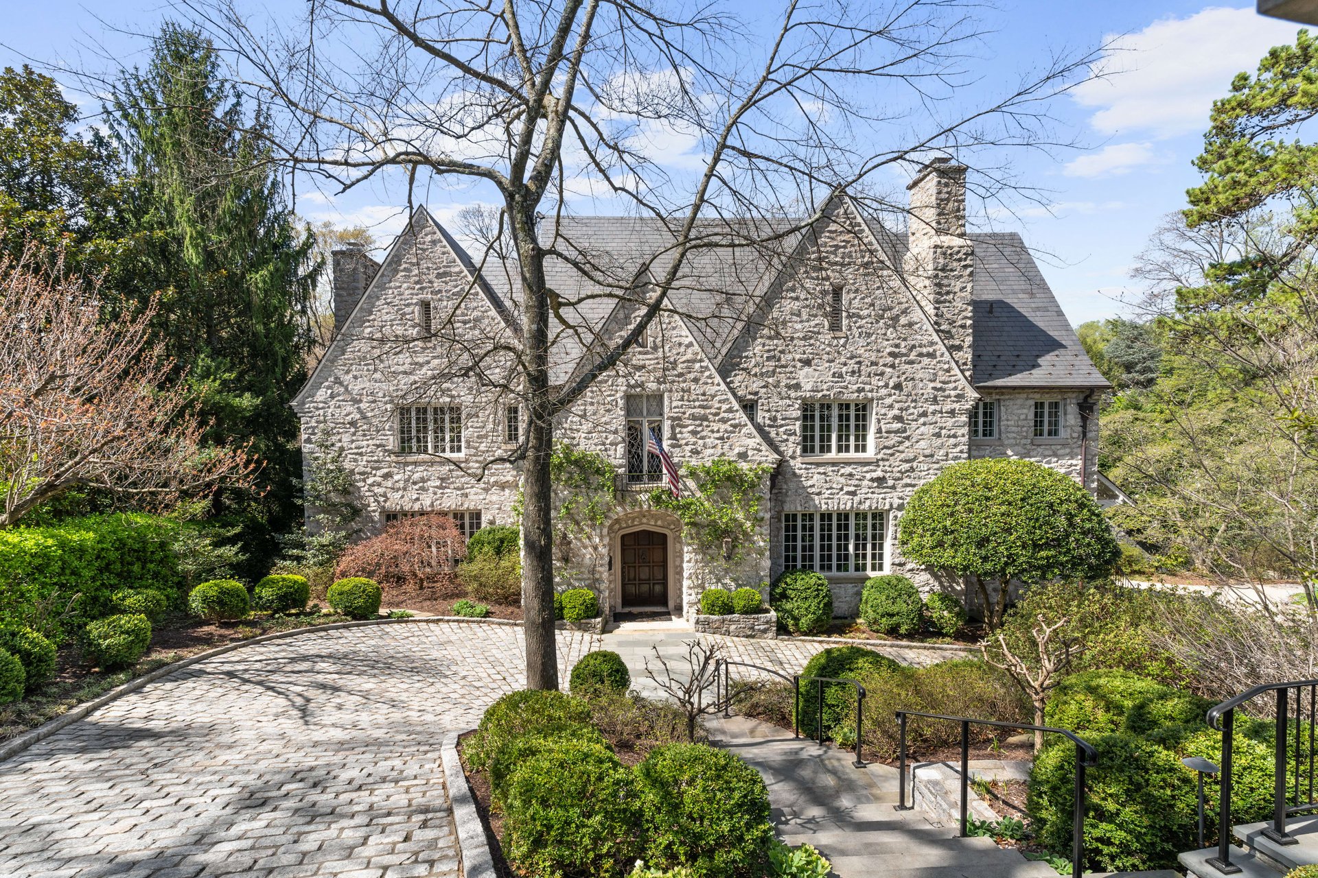 2860 Woodland Drive