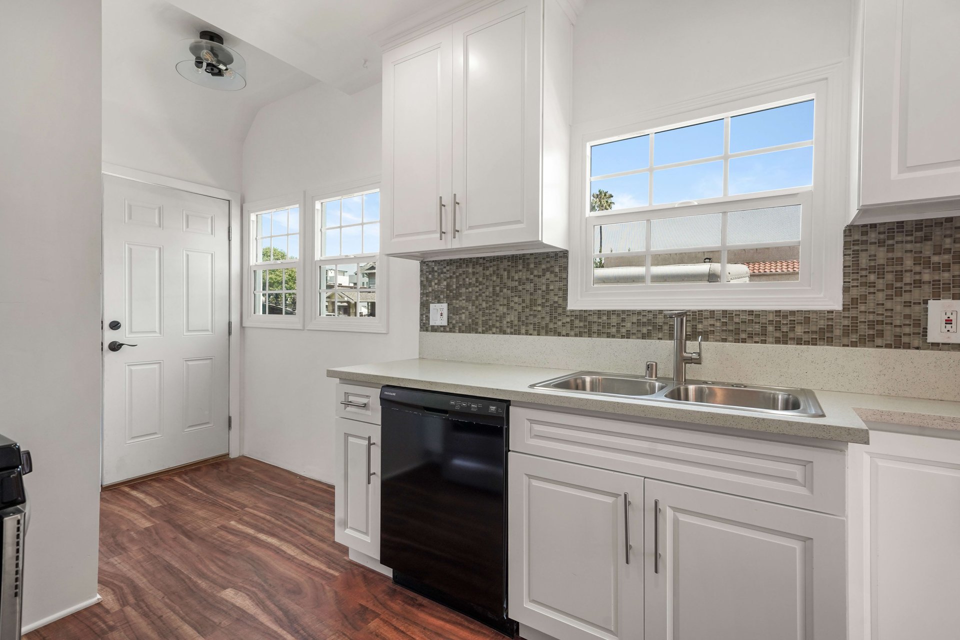 Light and Bright Remodeled Country English in Mid Los Angeles!