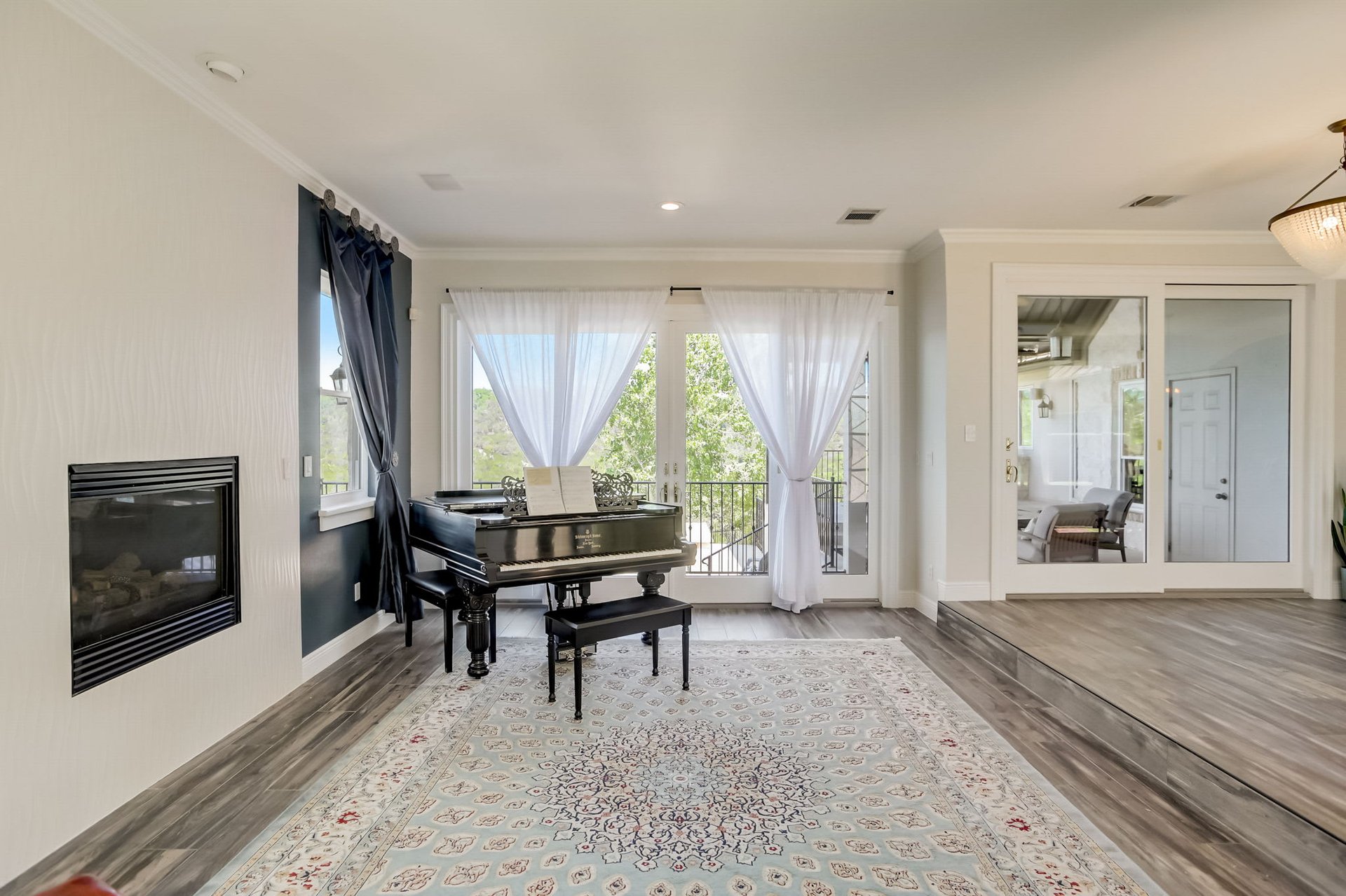 Hill Country Paradise: Luxurious 4/3 Home with Heated Pool/Spa and Spectacular Sunset Views in River Place!