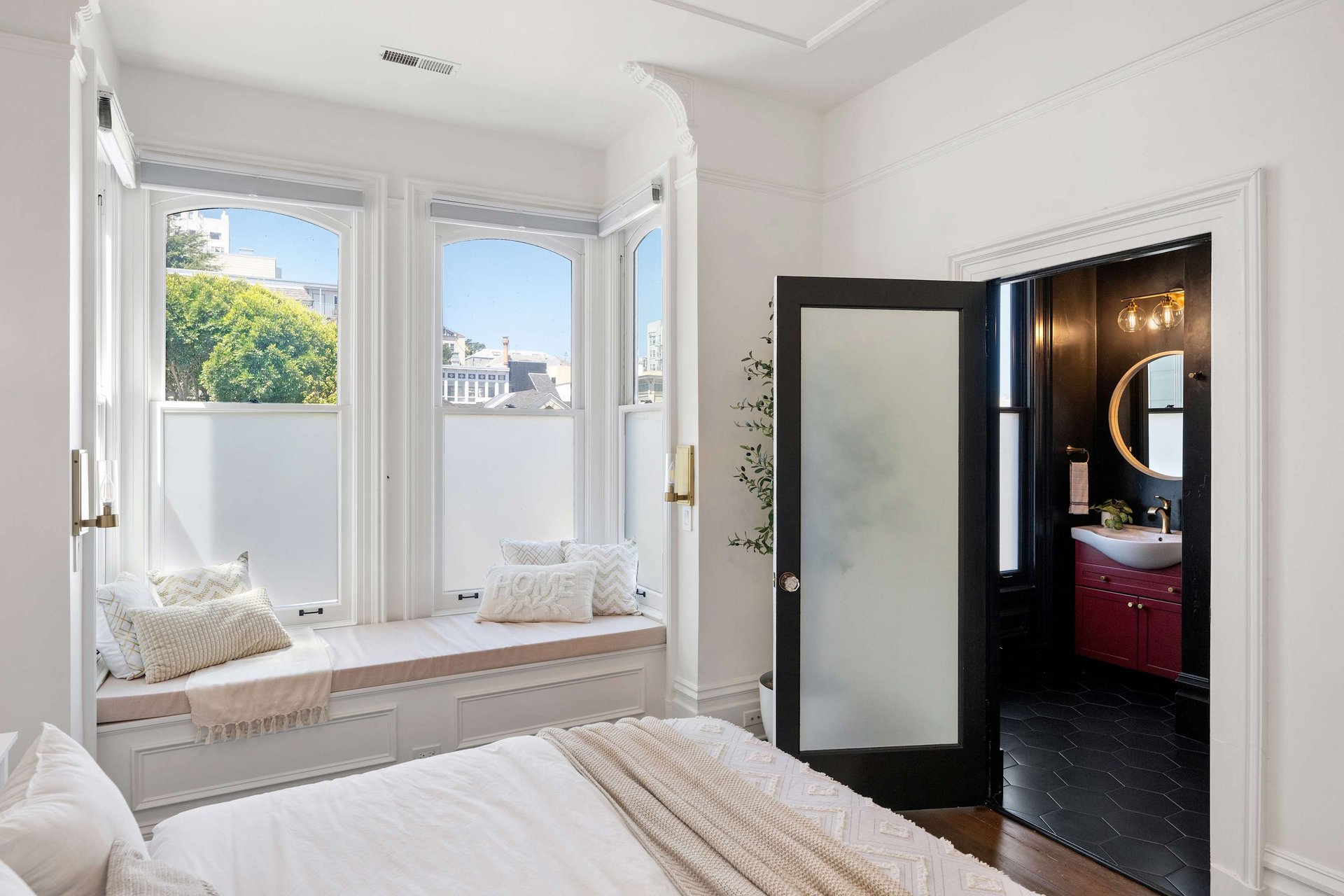 Full-Floor Flat in Vibrant San Francisco Location
