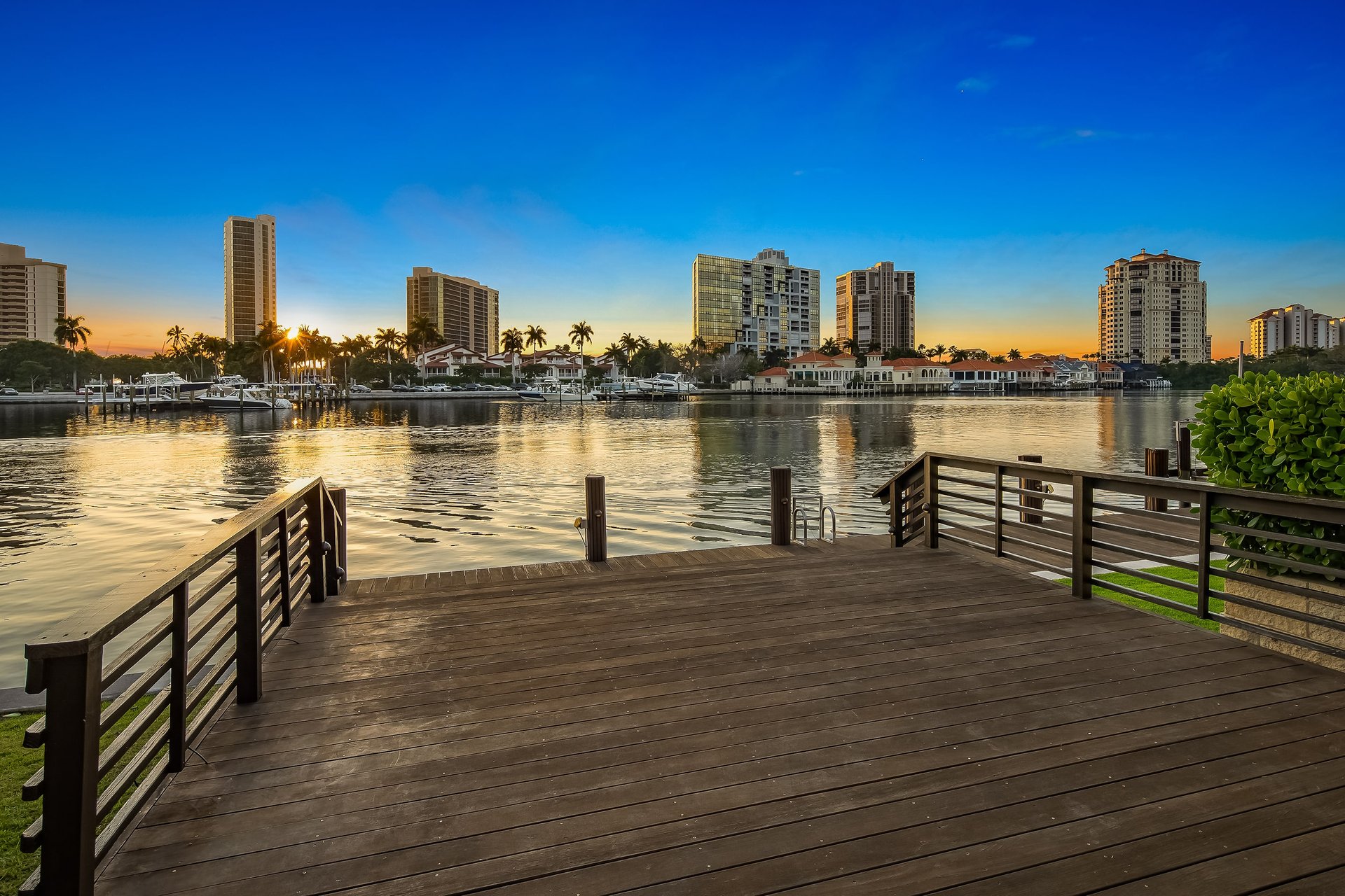 PARK SHORE