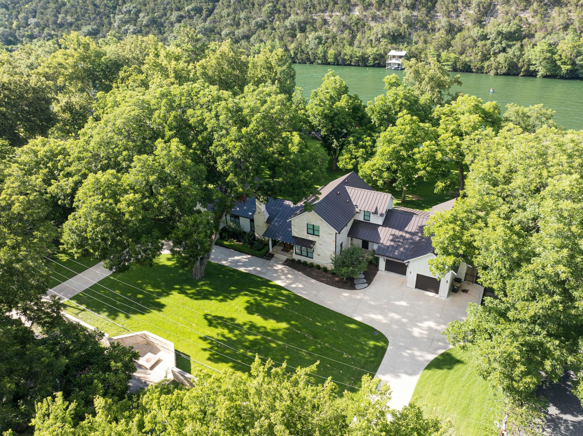 3120 Edgewater Drive