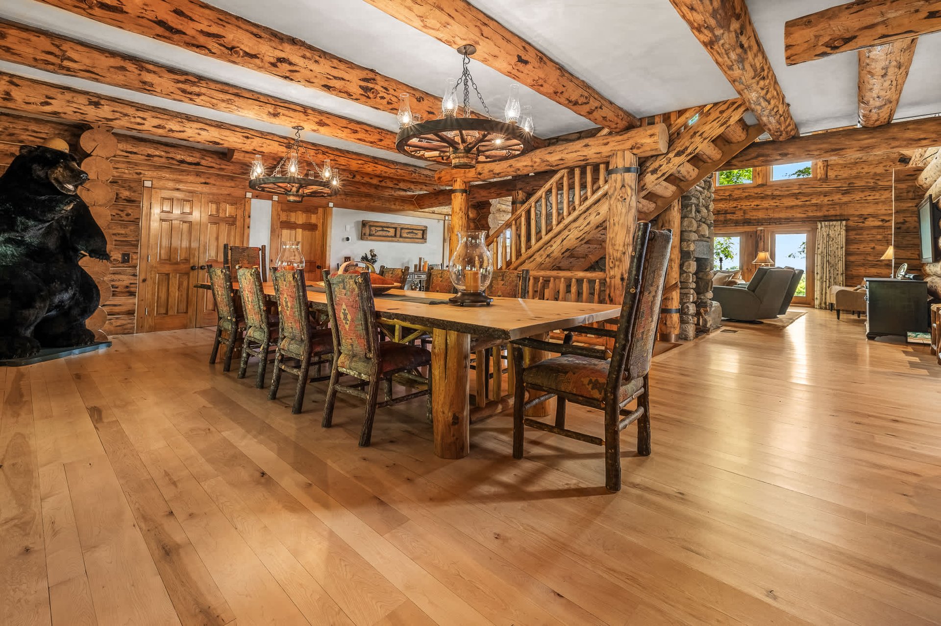 Exclusive Mountain Log Home - Monthly Rental Avail.
