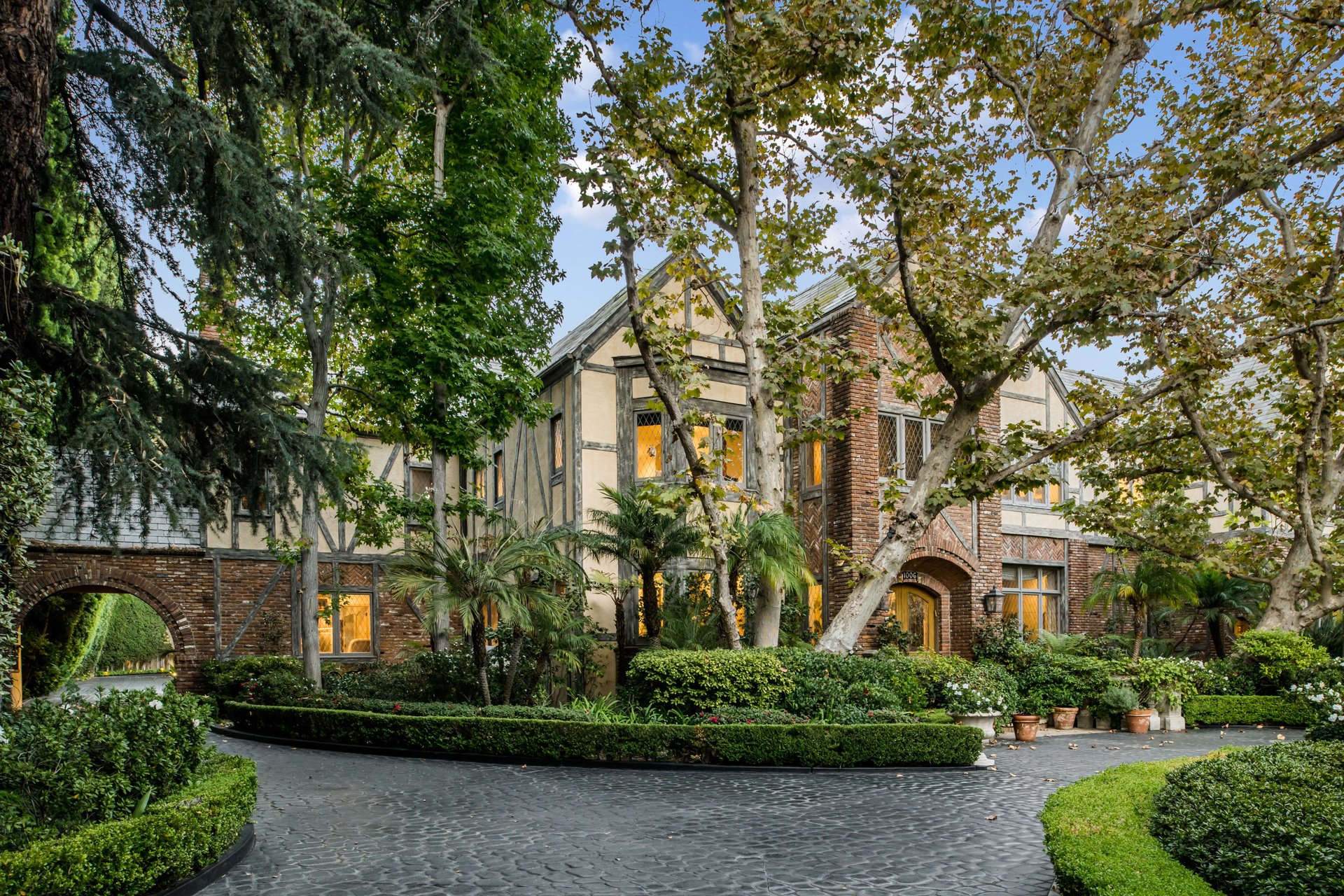 1005 Woodland Drive