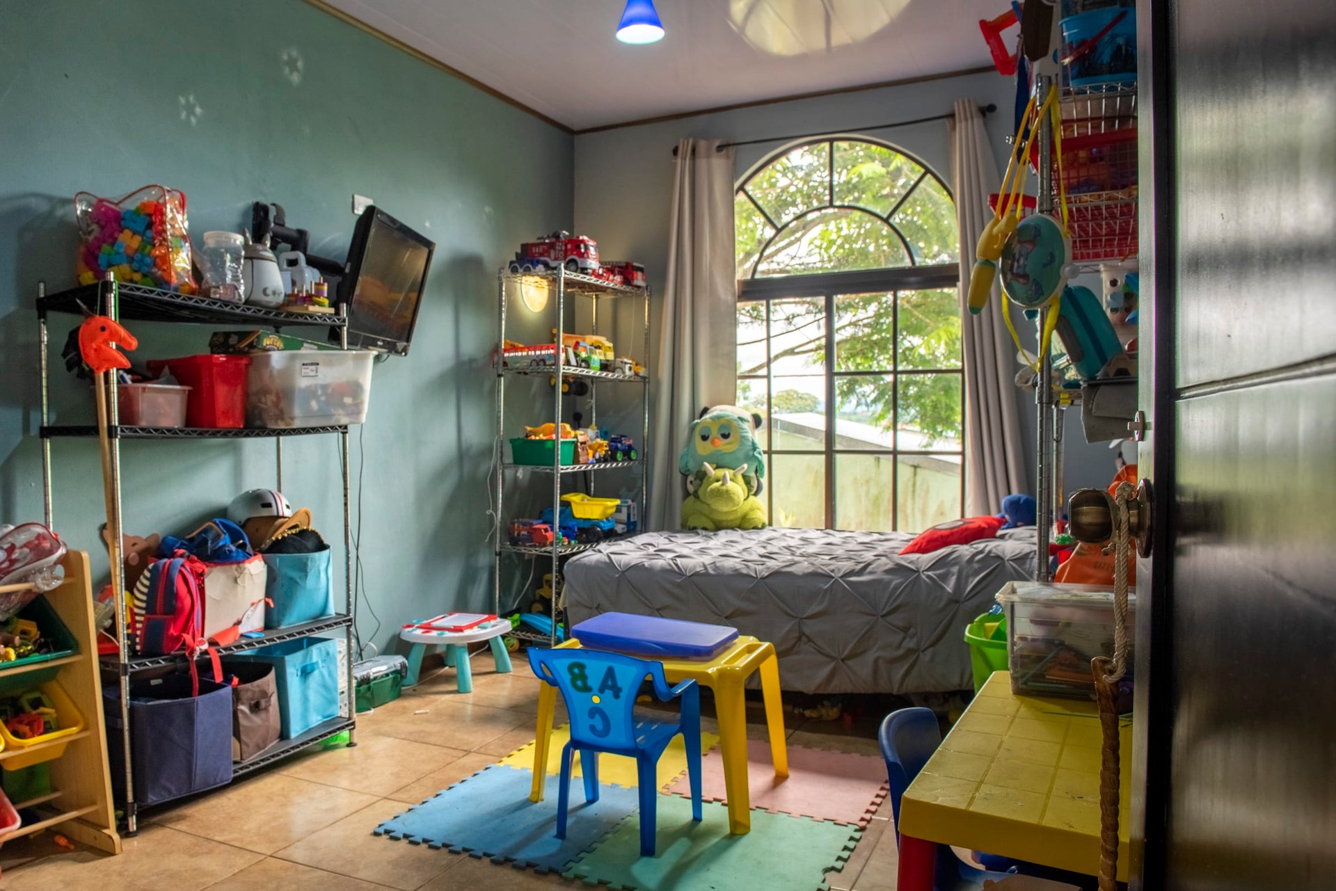 Costa Rican Gem: Spacious 4BR Home with Fruit Trees, Fully Furnished