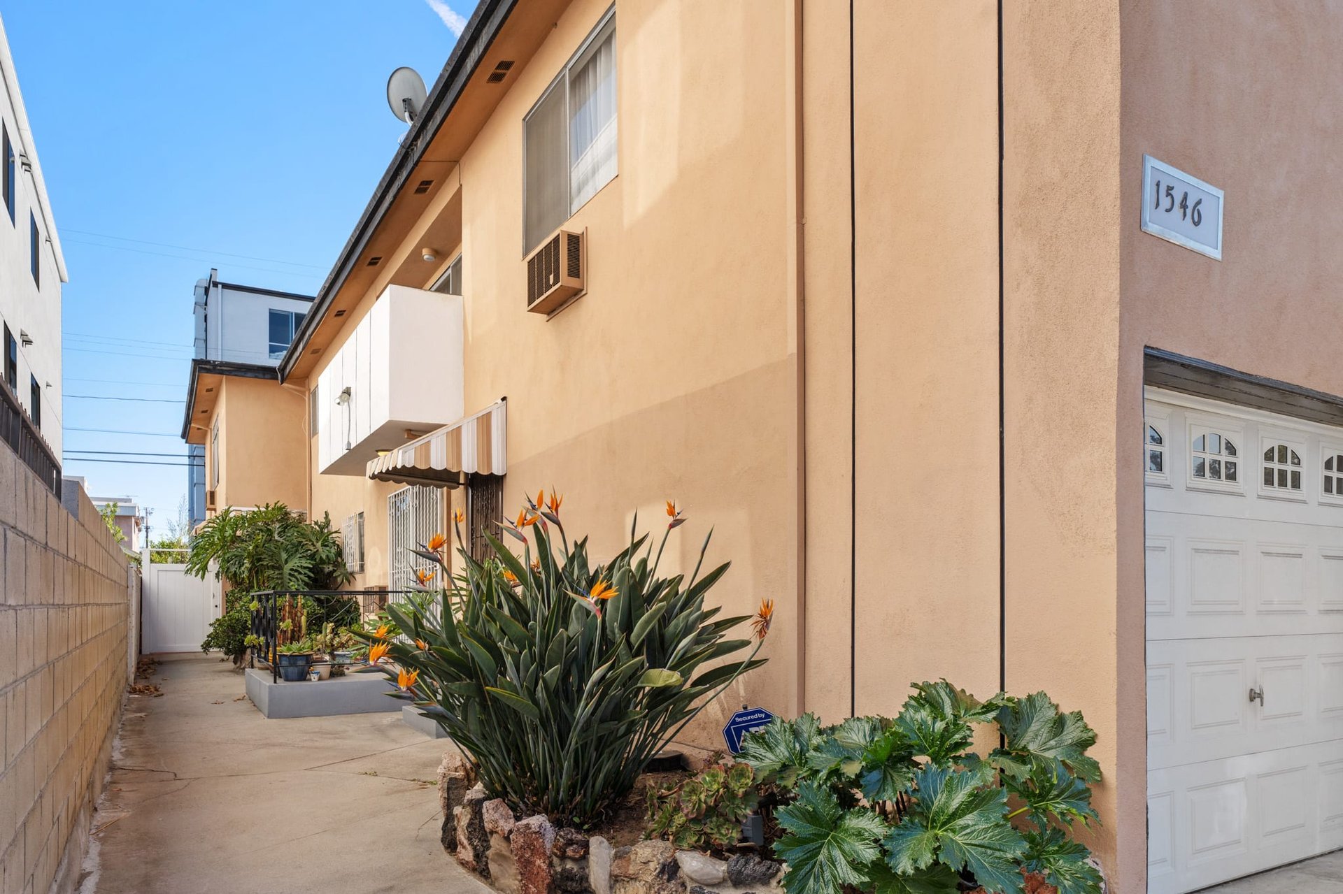Classic Mid-Century 5-Unit Apartment Building near Beverly Hills