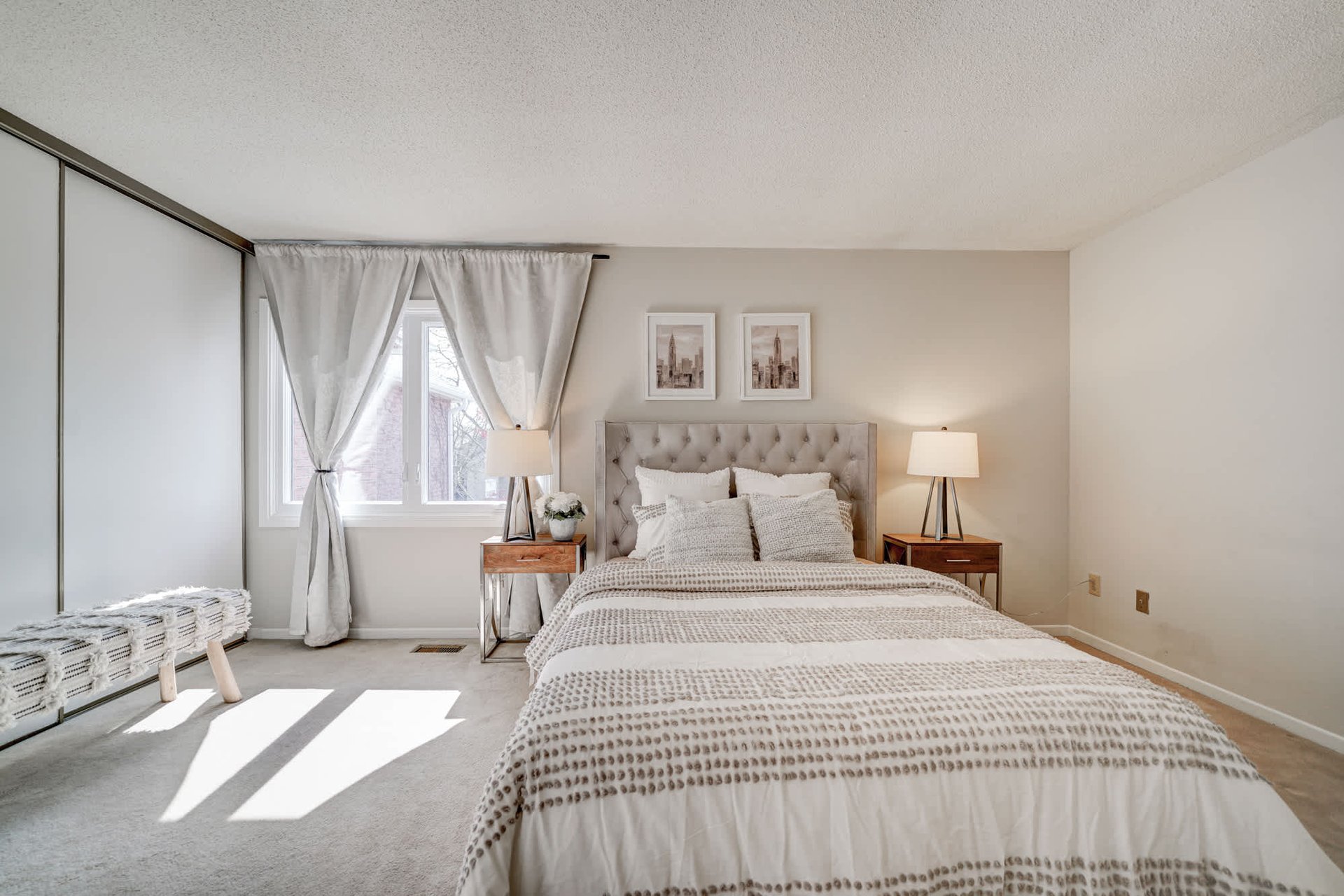 1087 Runnymead Cres