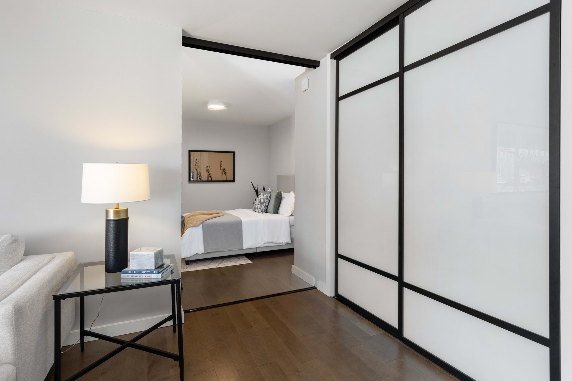 Just-Renovated Pacific Heights Condo With Southern Views
