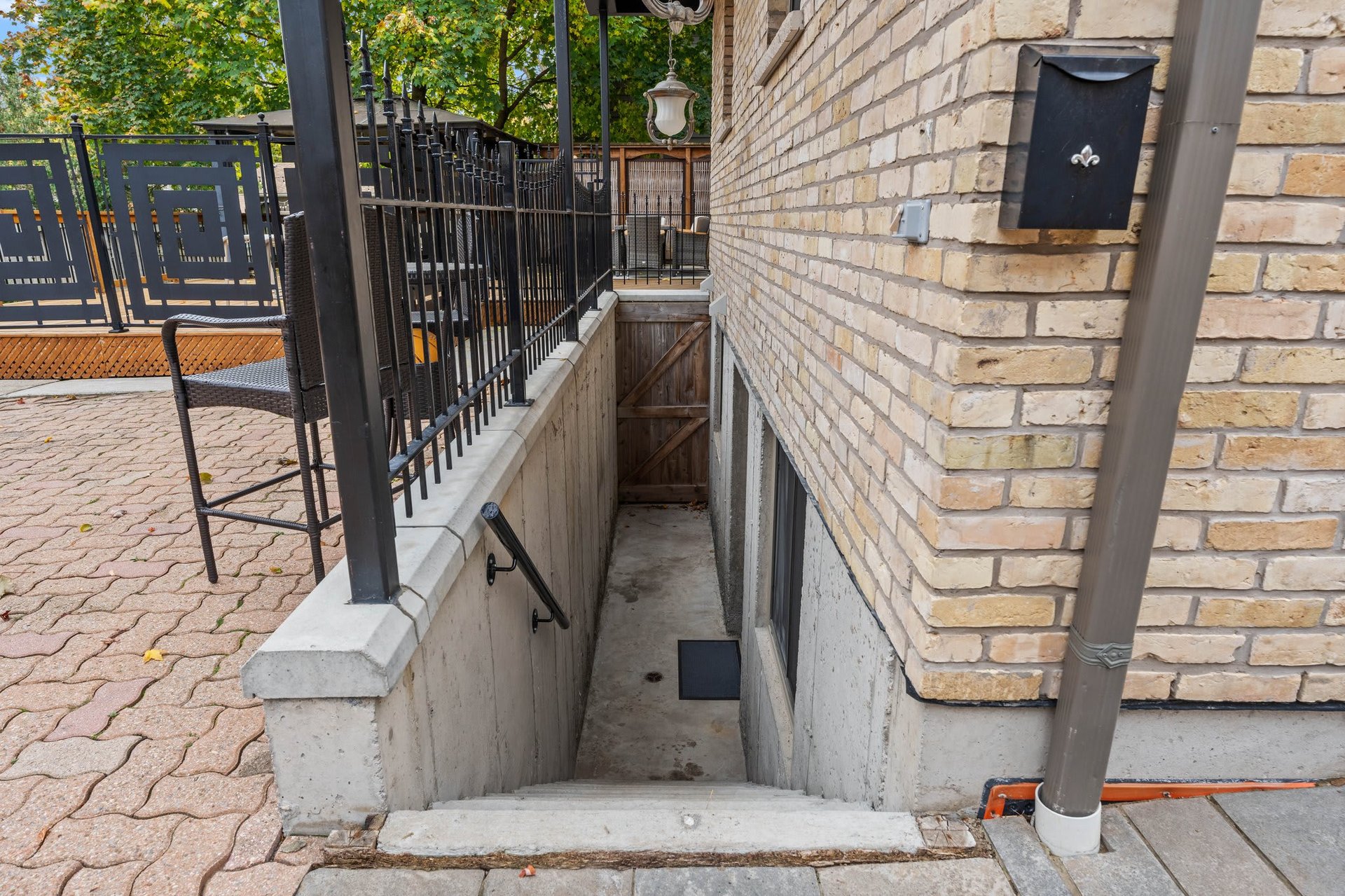 64 Avondale Avenue South, Waterloo