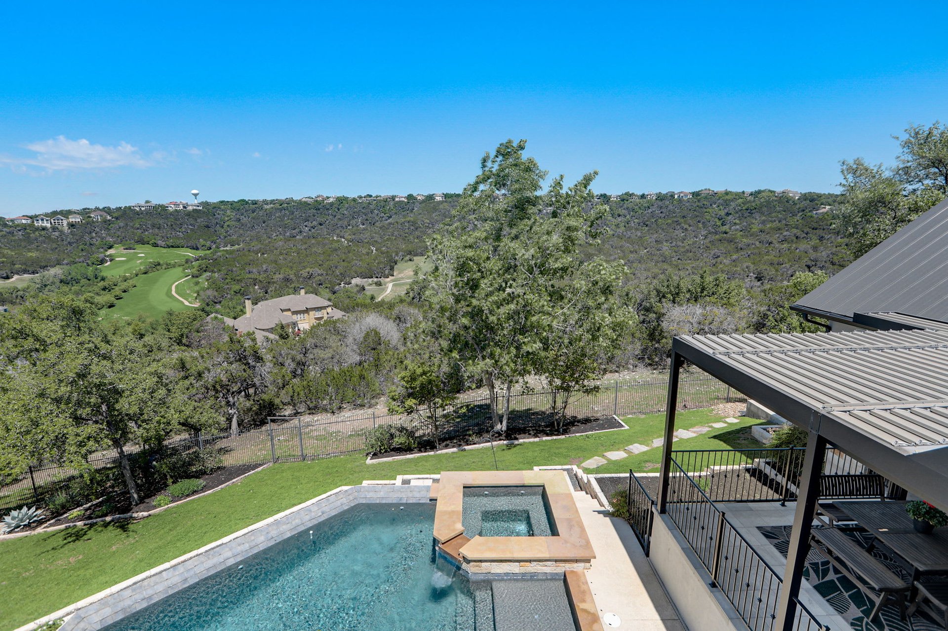 Hill Country Paradise: Luxurious 4/3 Home with Heated Pool/Spa and Spectacular Sunset Views in River Place!
