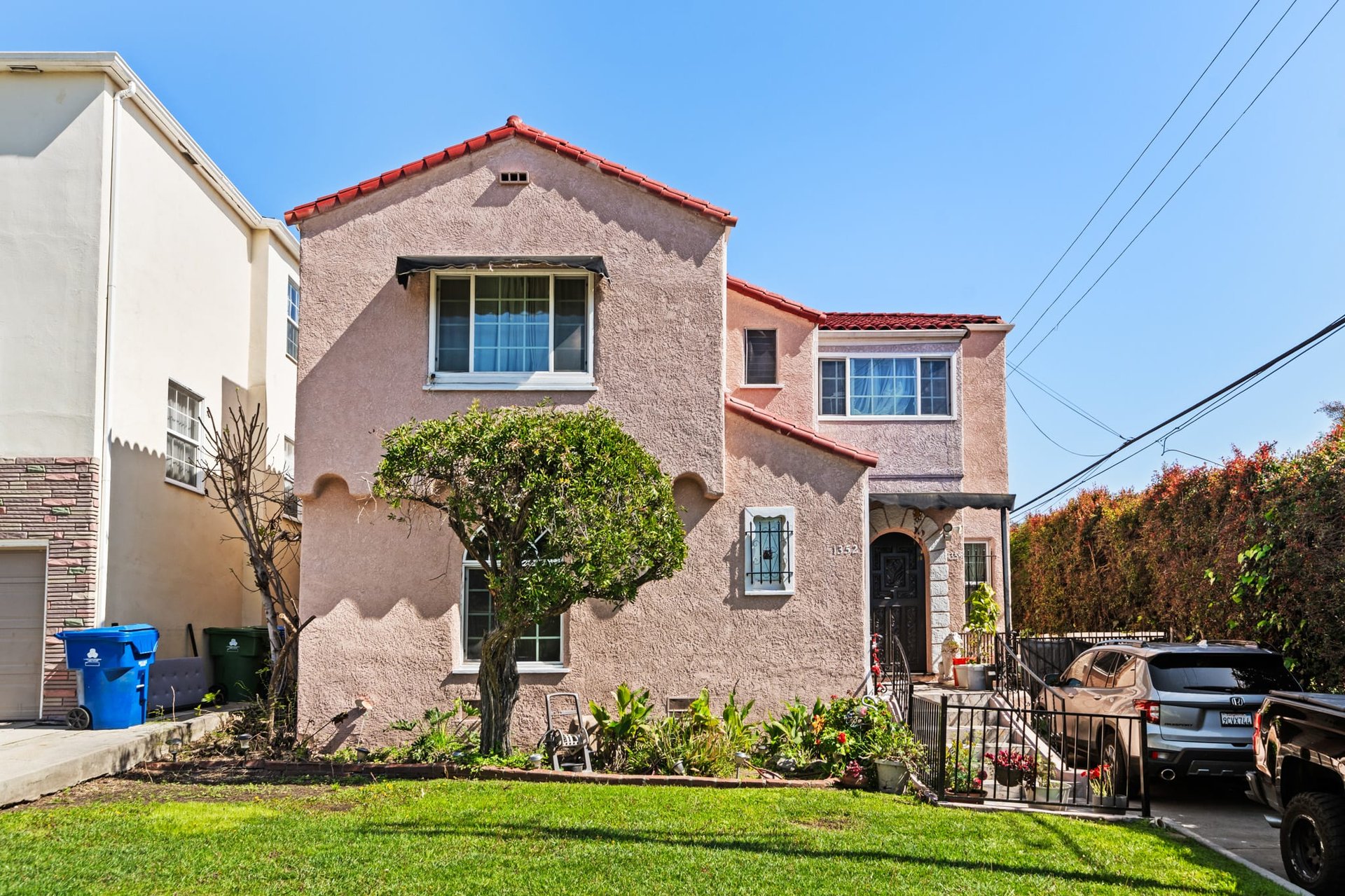 Wonderful Pride-of-Ownership Spanish 2-Story Duplex in Longwood Highlands